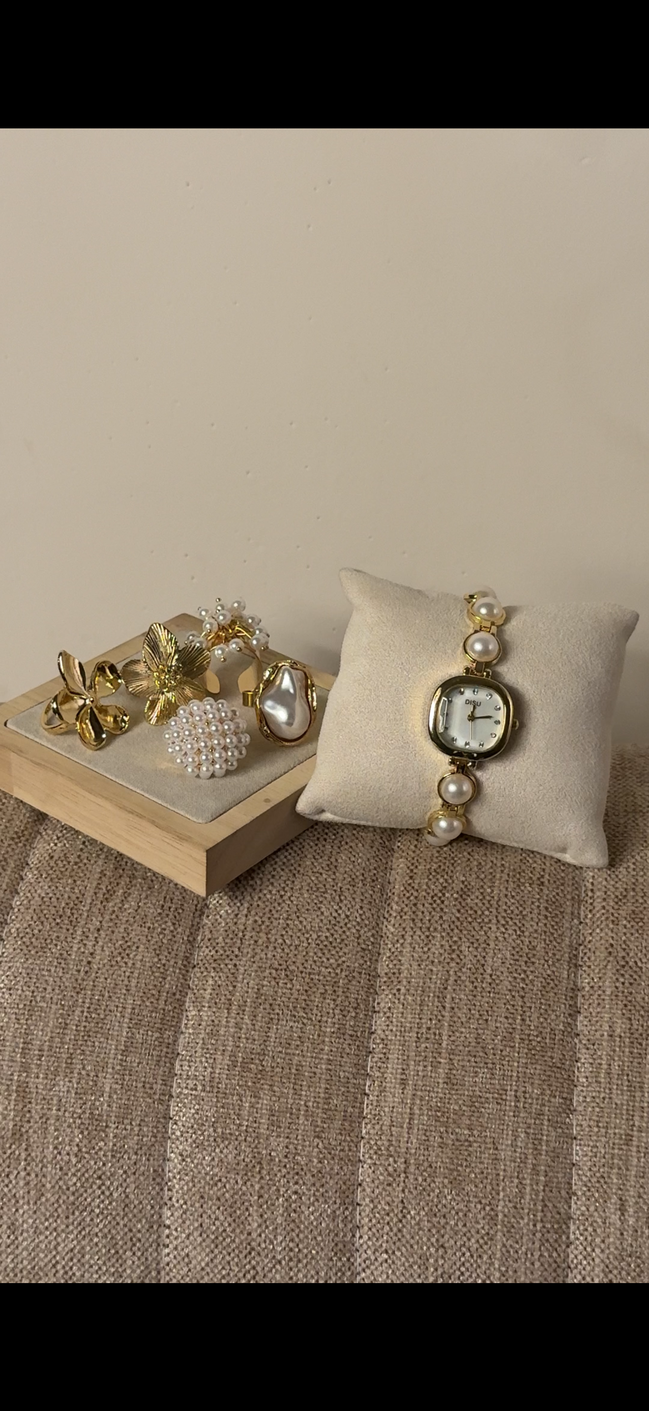 Watch + ৫টি hibiscus & Pearl Ring set free পান