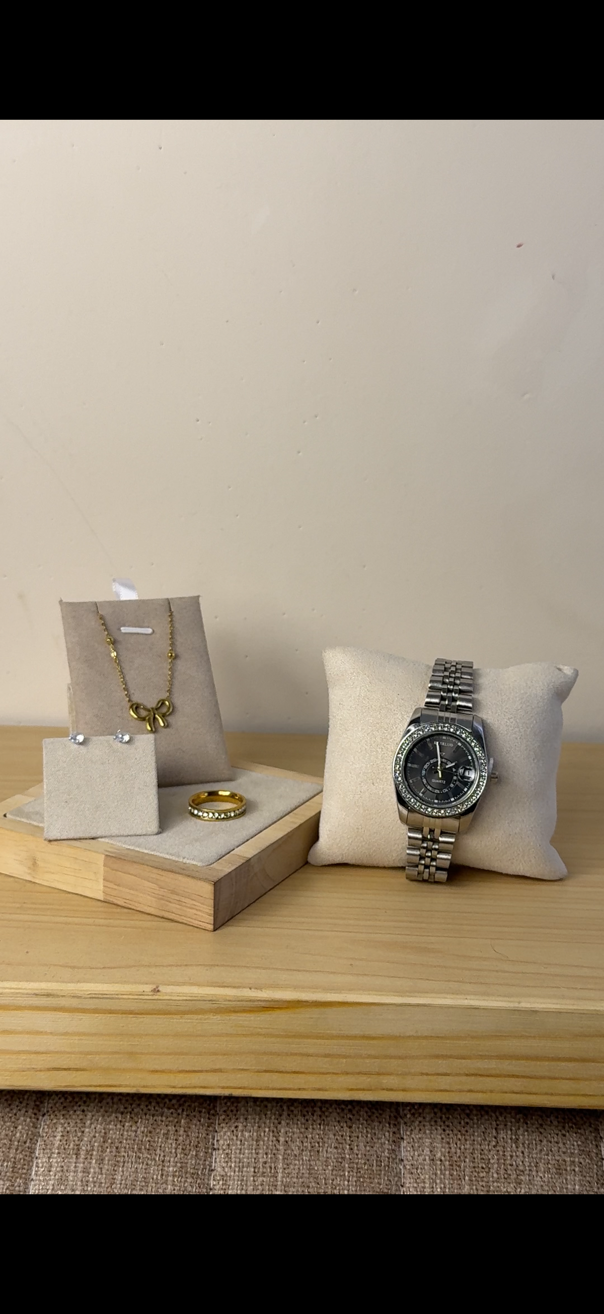 Watch + Necklace (Free) + Earing (Free) + Mystery Ring (Free)