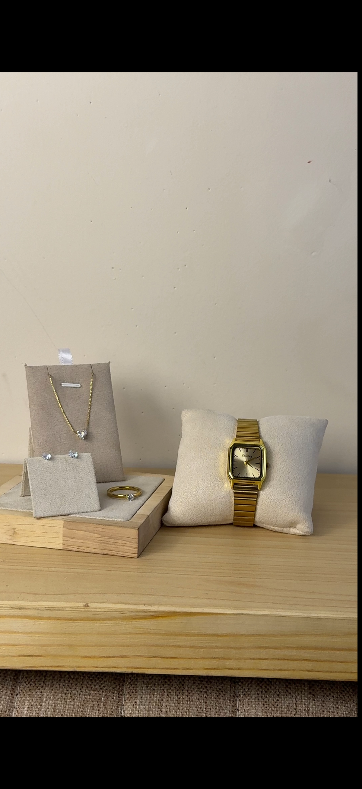 Gogoey gold + Necklace (Free) + Earing (Free) + Mystery Ring (Free)