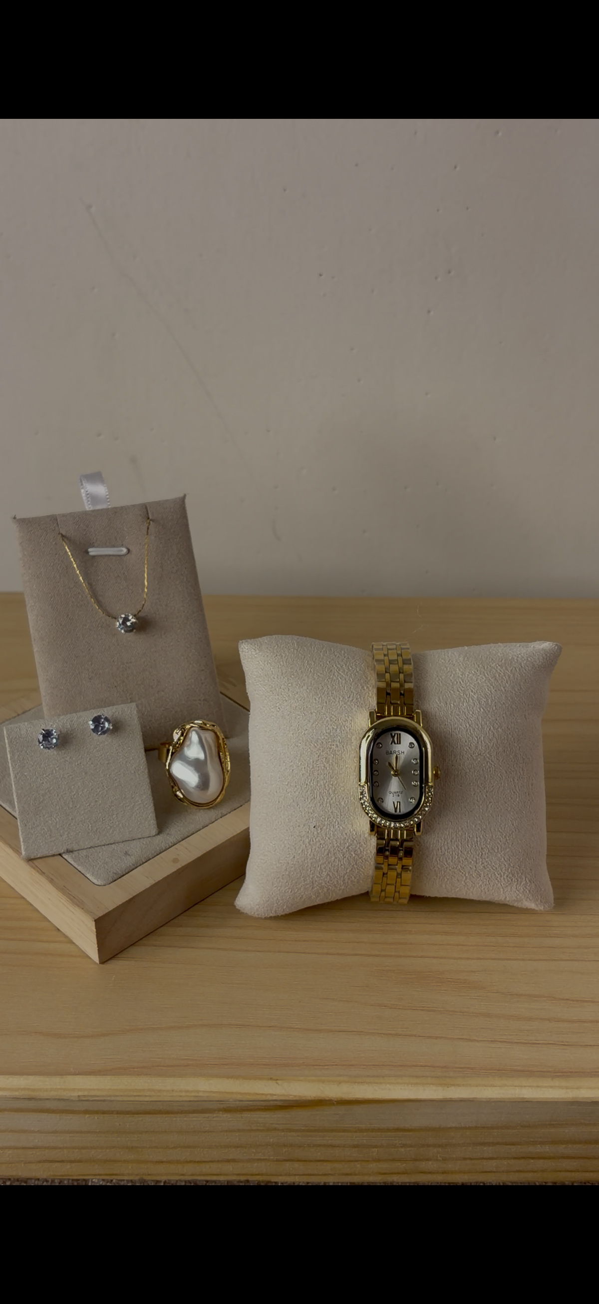 Watch + Necklace (Free) + Earing (Free) + Mystery Ring (Free)