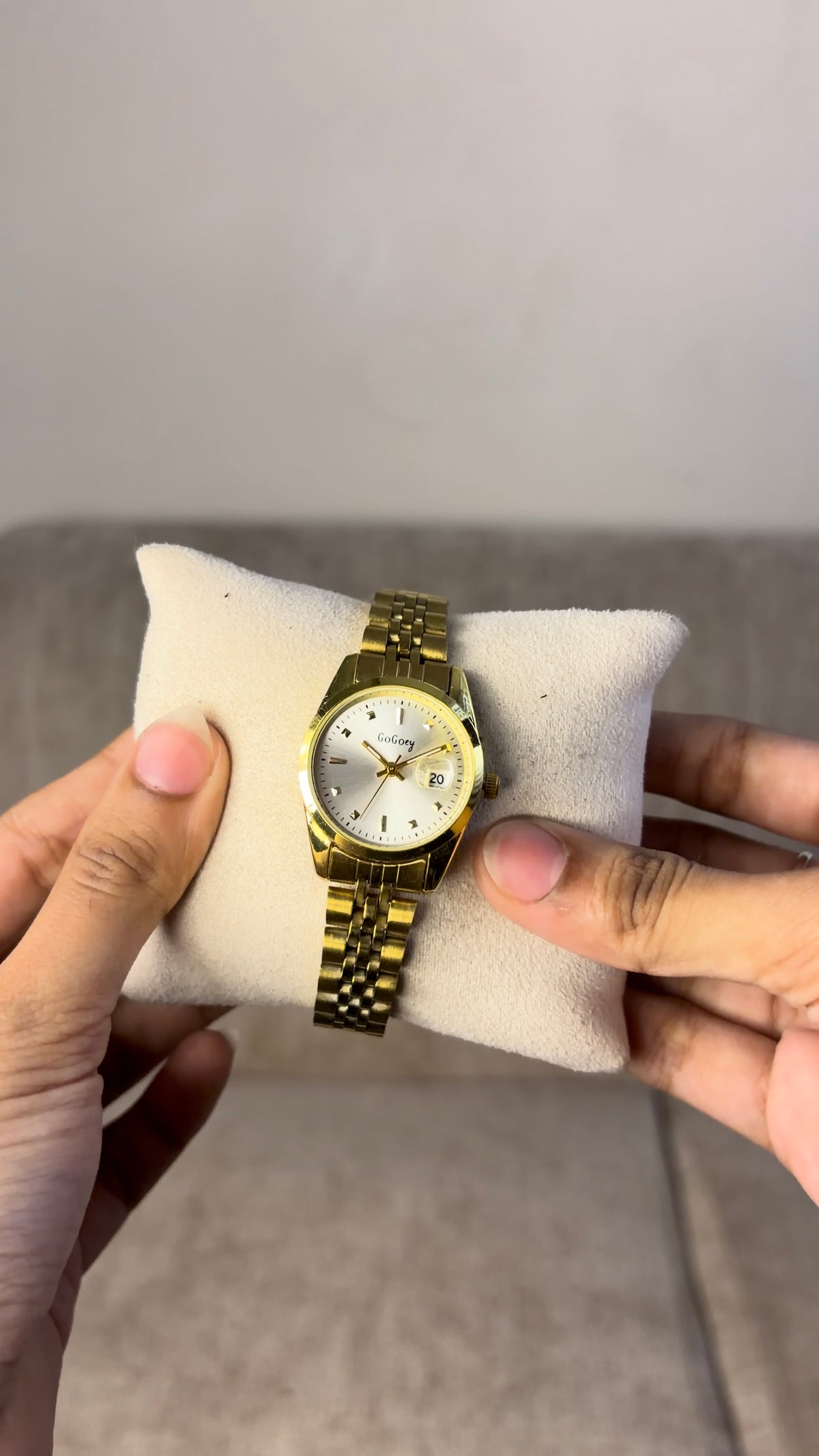 Gogoey queno white dial