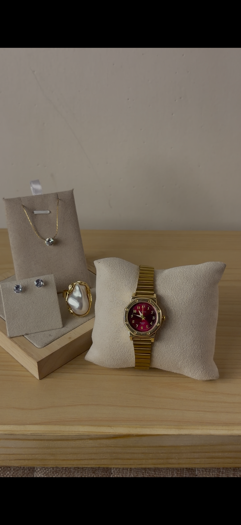 Watch + Necklace (Free) + Earing (Free) + Mystery Ring (Free)