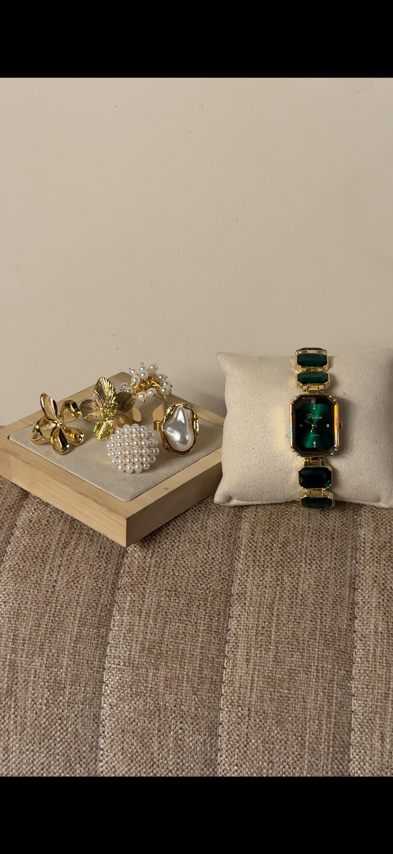 Green Emerald Cut + ৫টি hibiscus & Pearl Ring set free পান