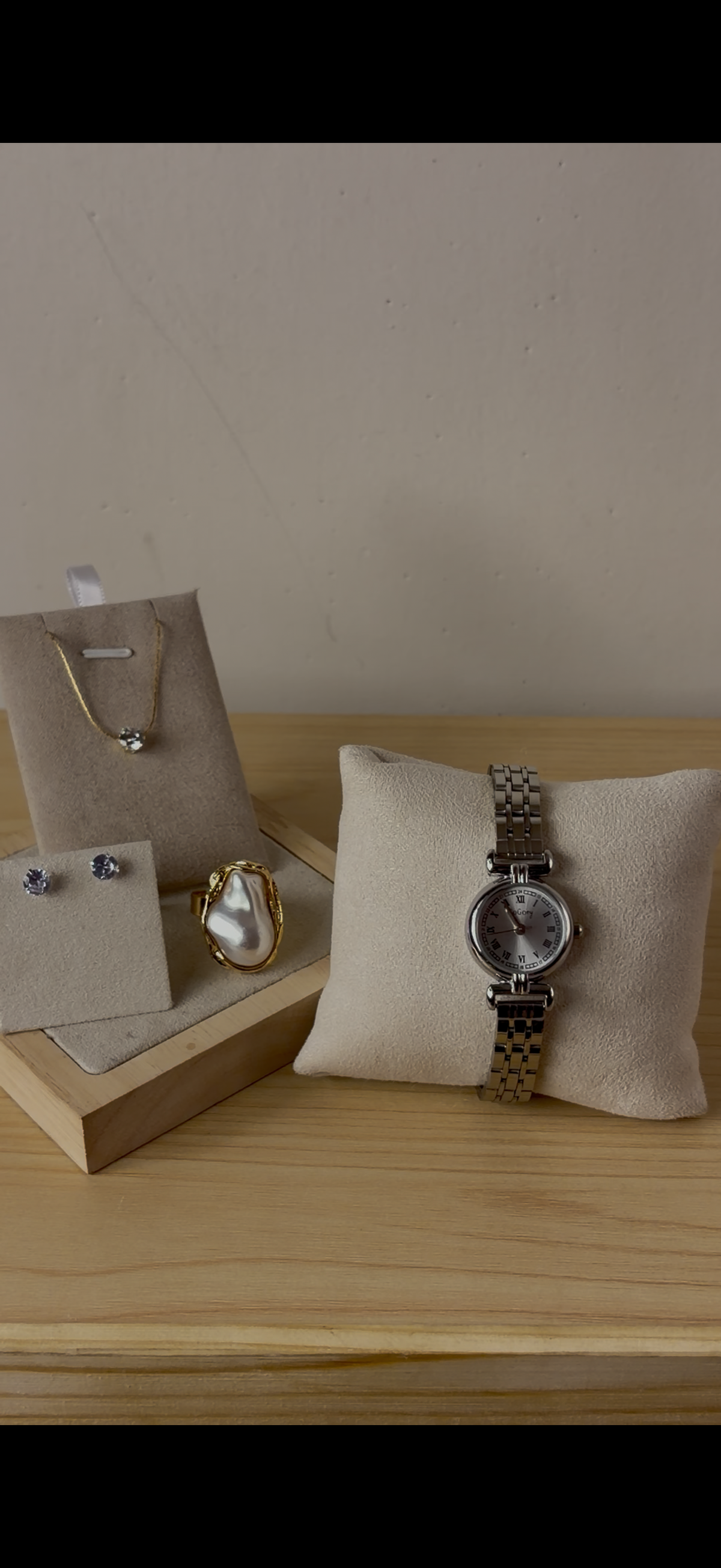 Watch + Necklace (Free) + Earing (Free) + Mystery Ring (Free)
