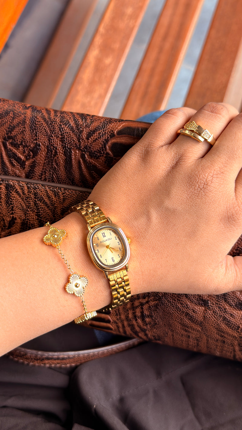 (Doukou watch combo) ..... Buy 1 Watch ⌚
Get 2 Jewellery FREE 💍🍀
(Ring + Clover Bracelet