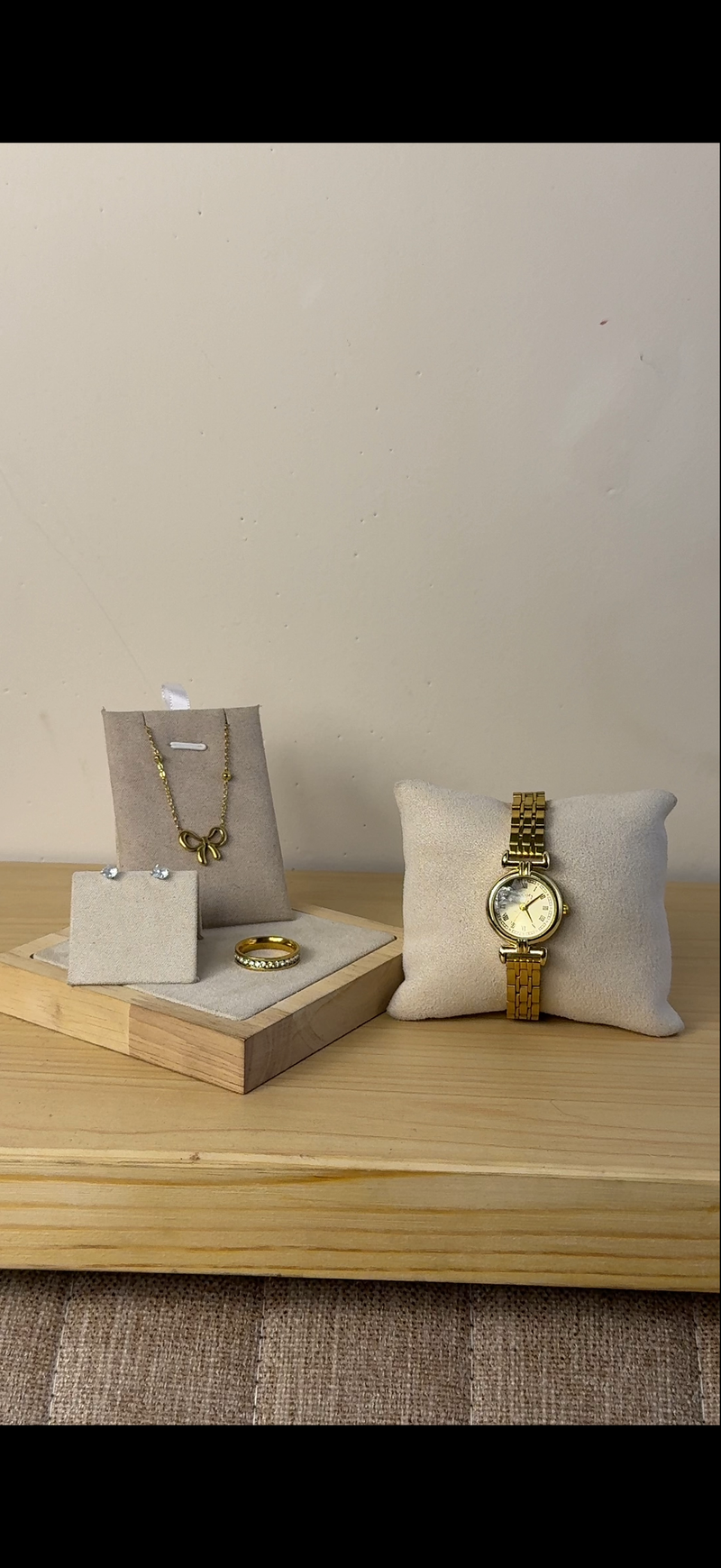 Watch + Necklace (Free) + Earing (Free) + Mystery Ring (Free)