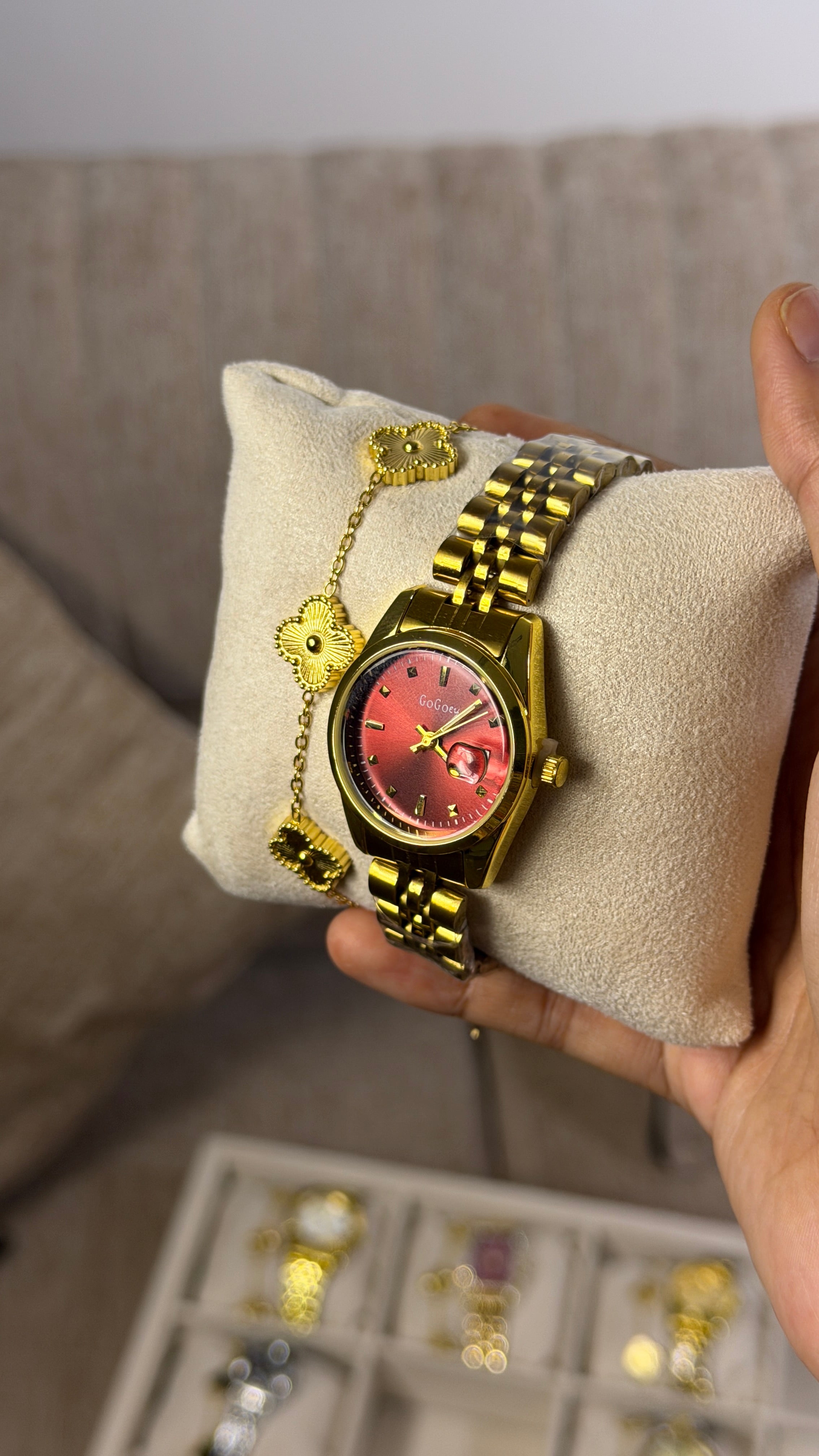 Gogey Queno Maroon + Cartier Nail Bracelet (Free)