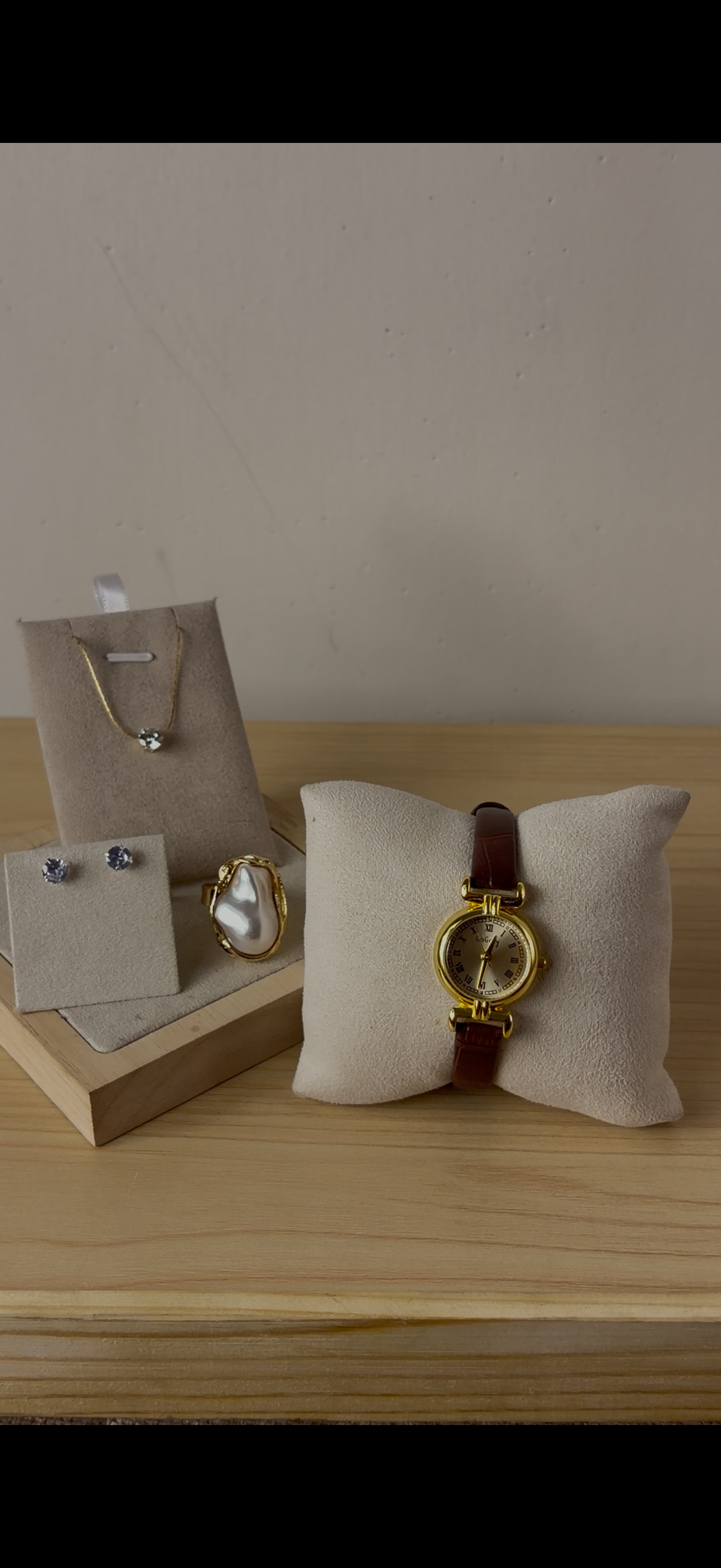 Watch + Necklace (Free) + Earing (Free) + Mystery Ring (Free)