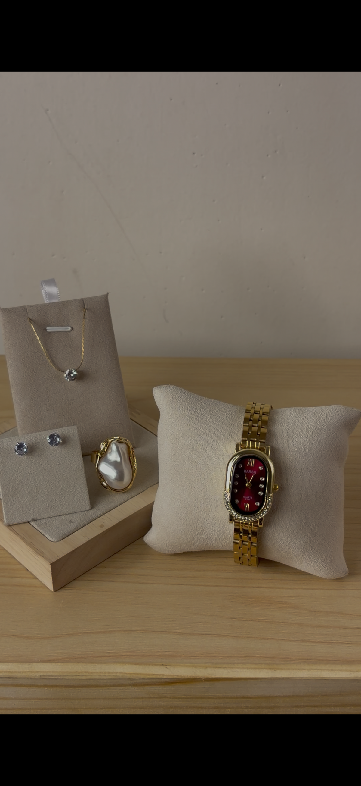 Watch + Necklace (Free) + Earing (Free) + Mystery Ring (Free)