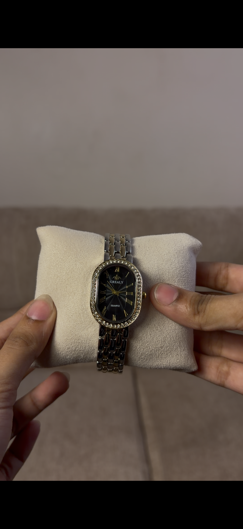 Grealy oval black ( gold &silver mix) 908