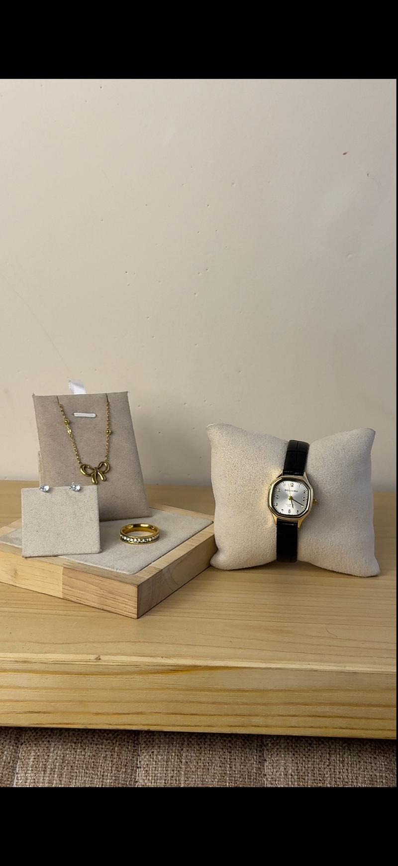 Doukou haxagon belt Watch + Necklace (Free) + Earing (Free) + Mystery Ring (Free)