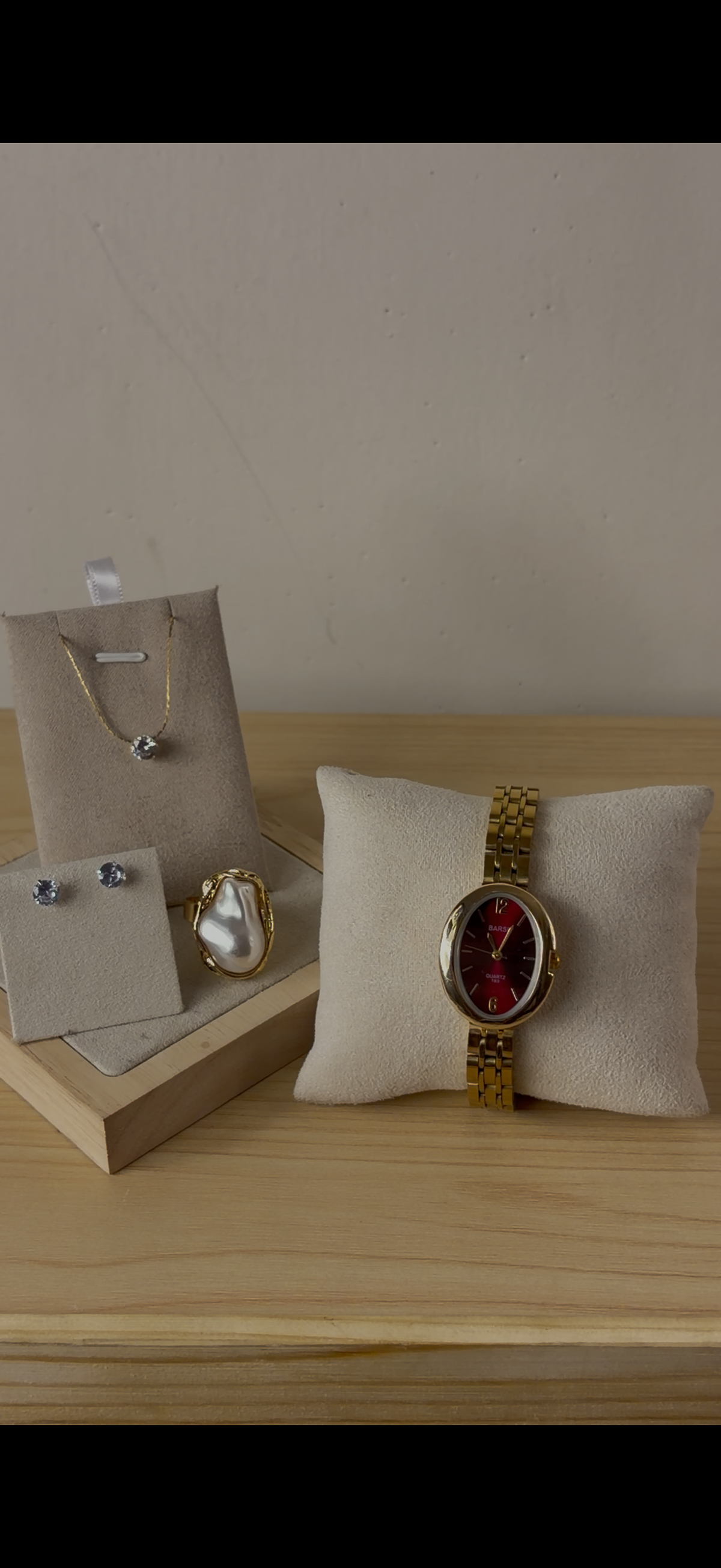 Watch + Necklace (Free) + Earing (Free) + Mystery Ring (Free)