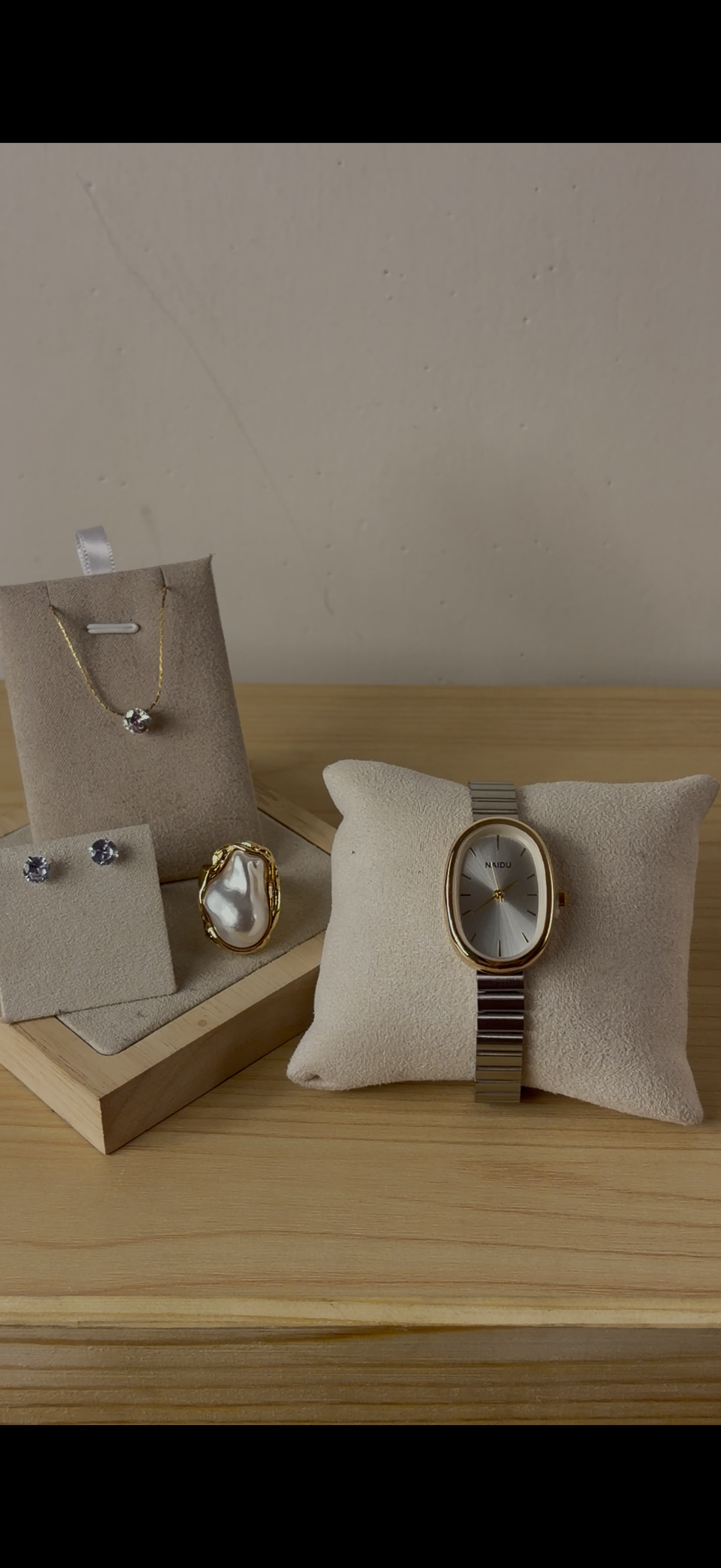 Watch + Necklace (Free) + Earing (Free) + Mystery Ring (Free)