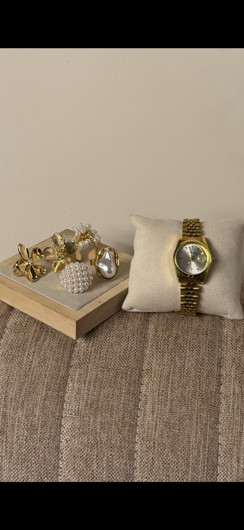 Gogey Queno Gold + ৫টি Petal & Pearl Ring set free পান