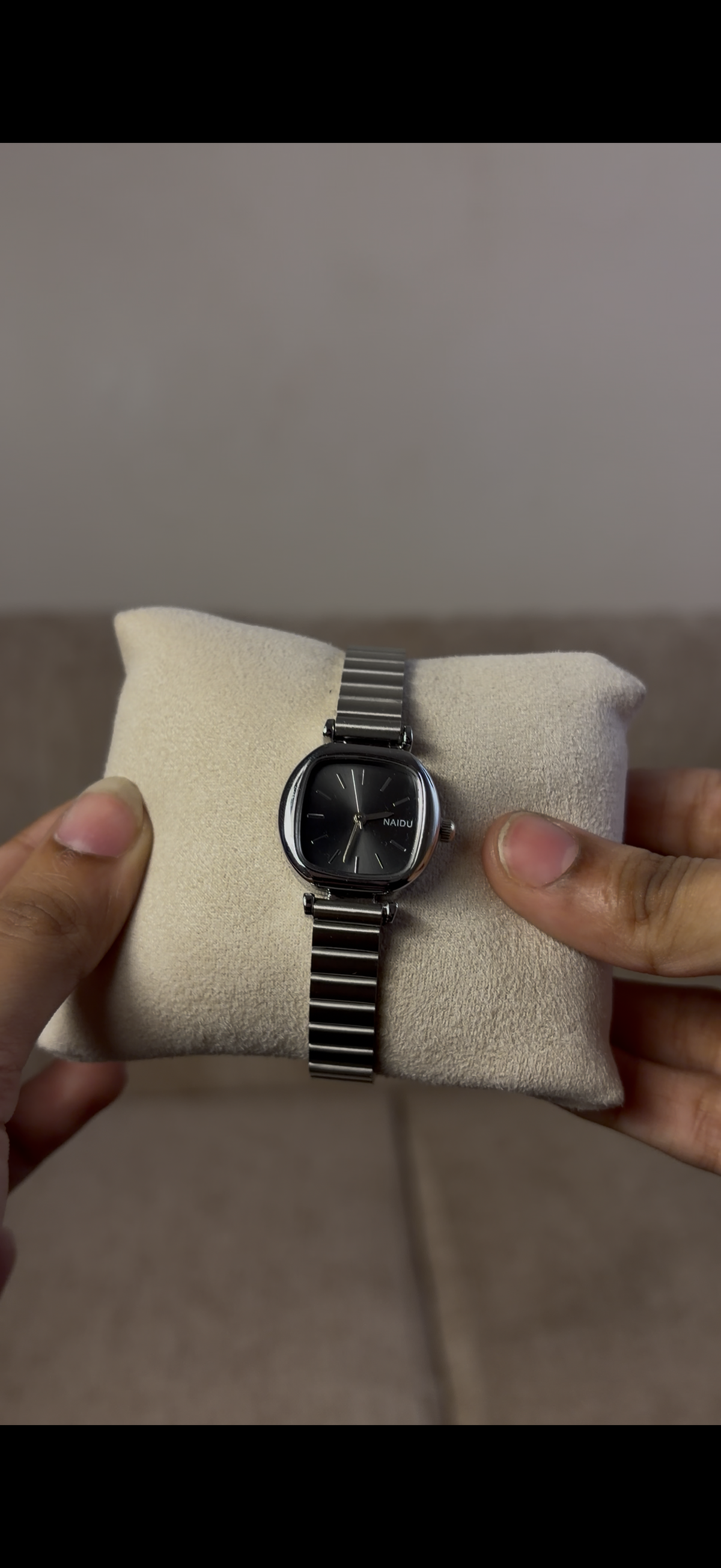 Naidu square silver 88