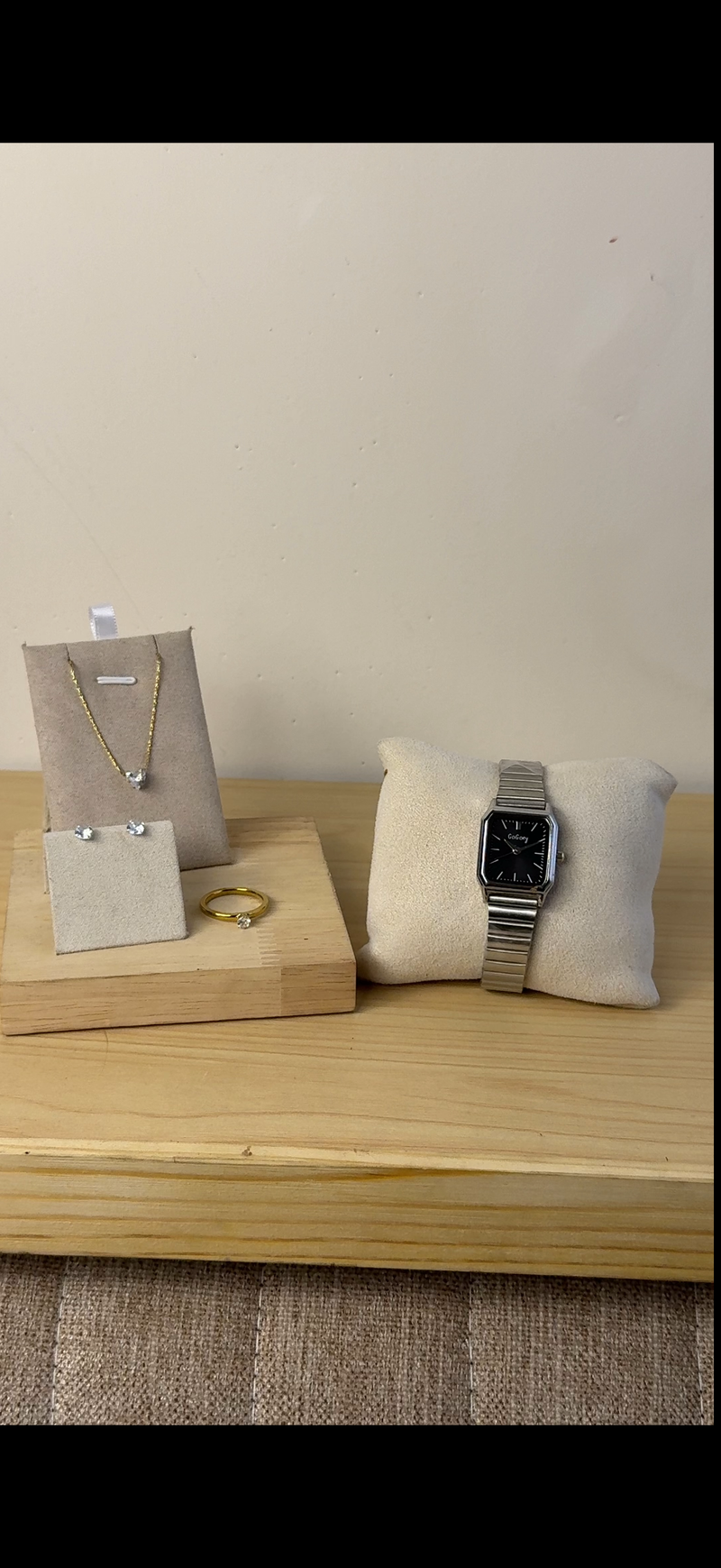 Gogoey Black Dial + Necklace (Free) + Earring + 1 mystery  ring free