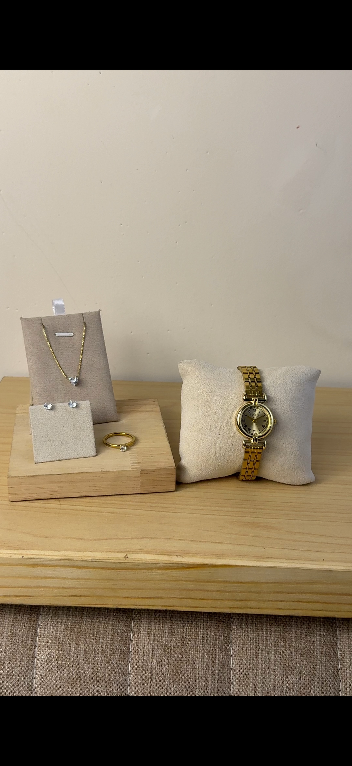 Watch + Necklace (Free) + Earing (Free) + Mystery Ring (Free)