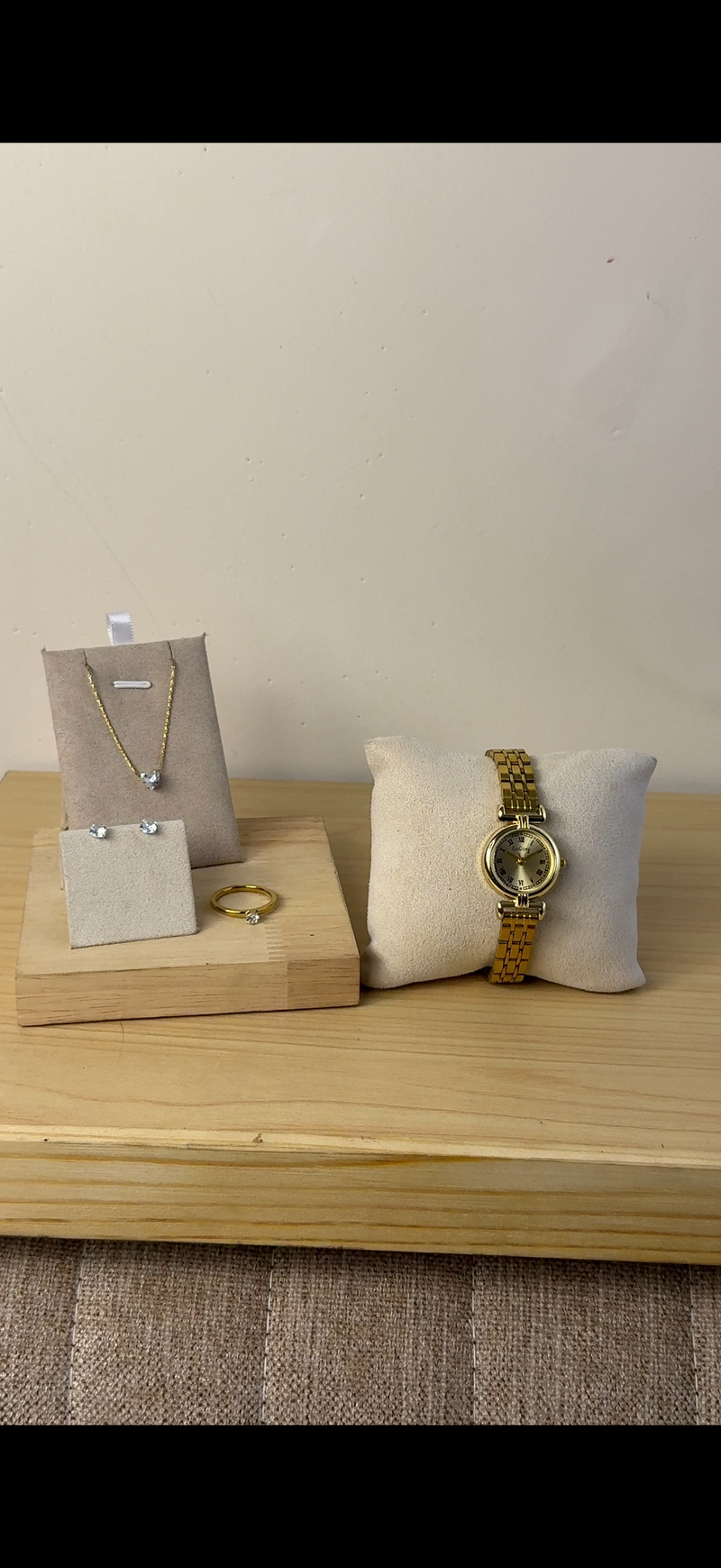 Watch + Necklace (Free) + Earing (Free) + Mystery Ring (Free)