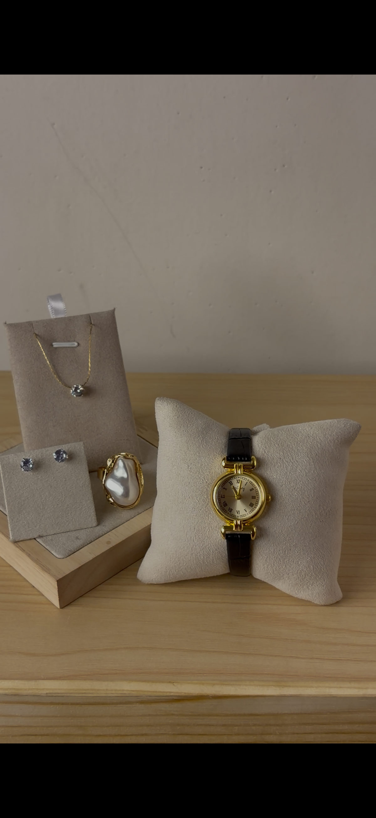 Watch + Necklace (Free) + Earing (Free) + Mystery Ring (Free)