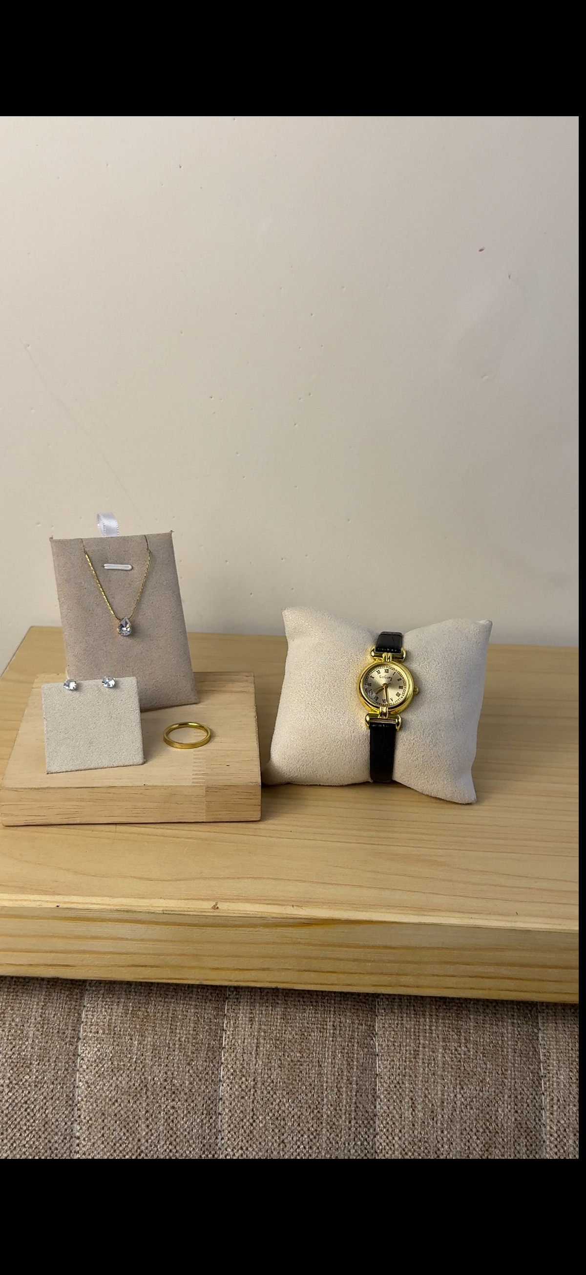 Watch + Necklace (Free) + Earing (Free) + Mystery Ring (Free)