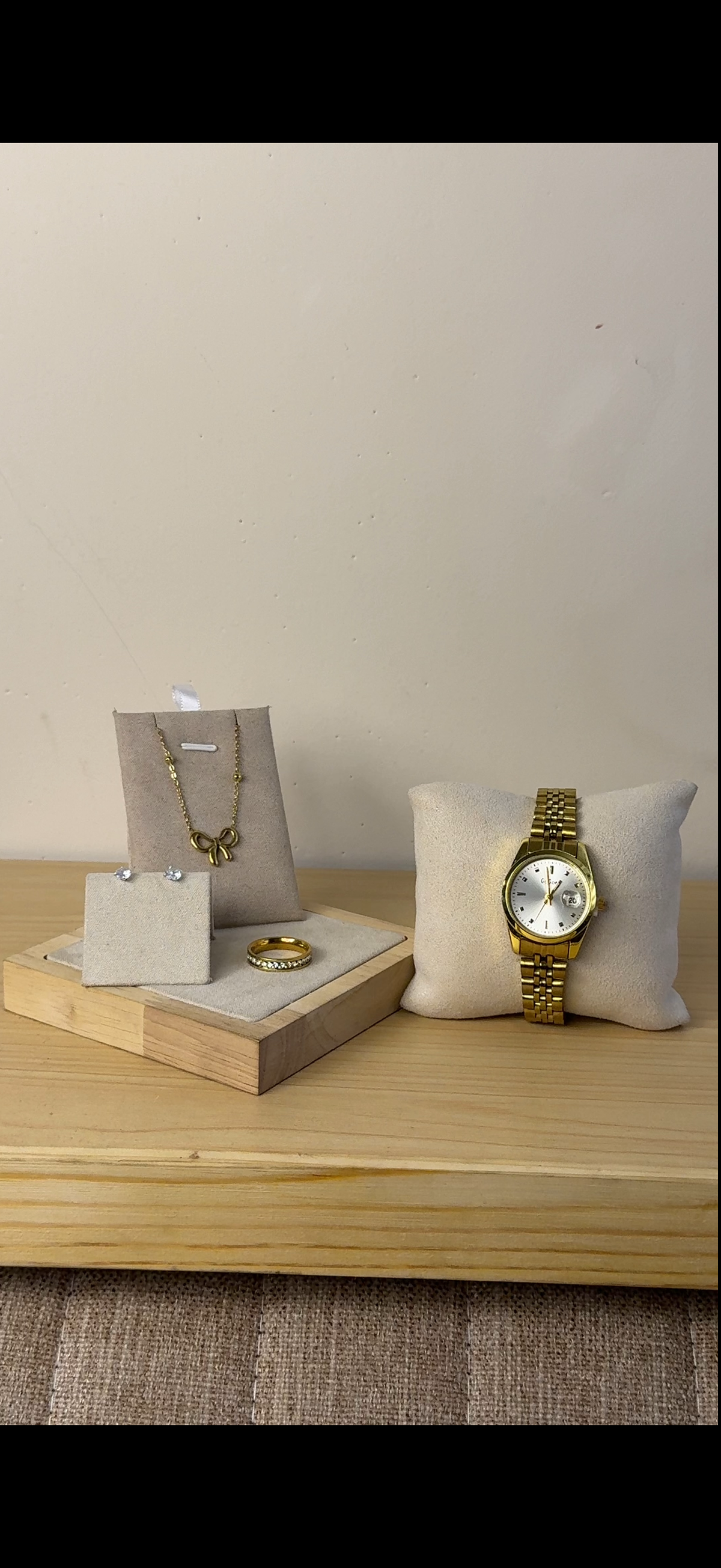 Gogey Queno Gold + Necklace (Free) + Earing (Free) + Mystery Ring (Free)