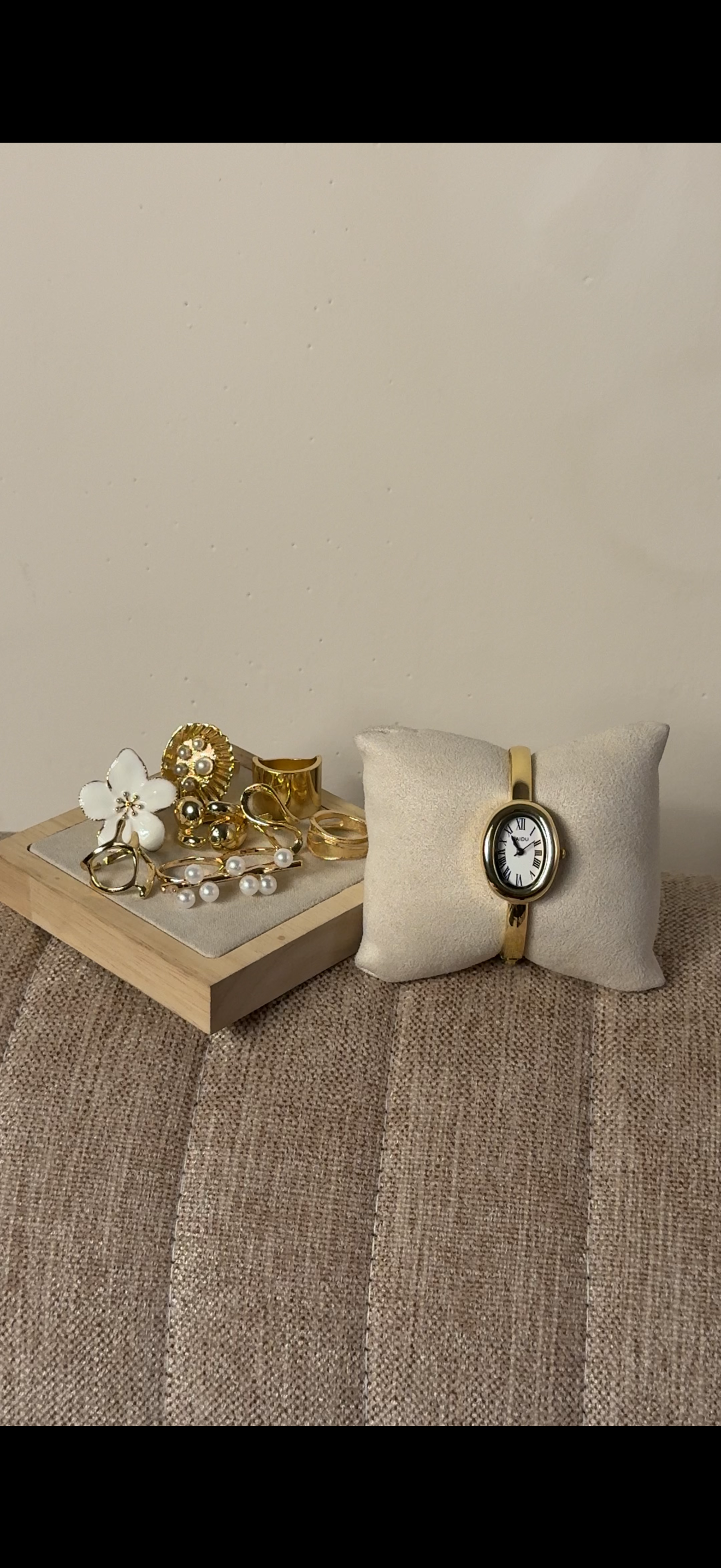 Naidu cuff Watch + ৫টি hibiscus & Pearl Ring set free পান