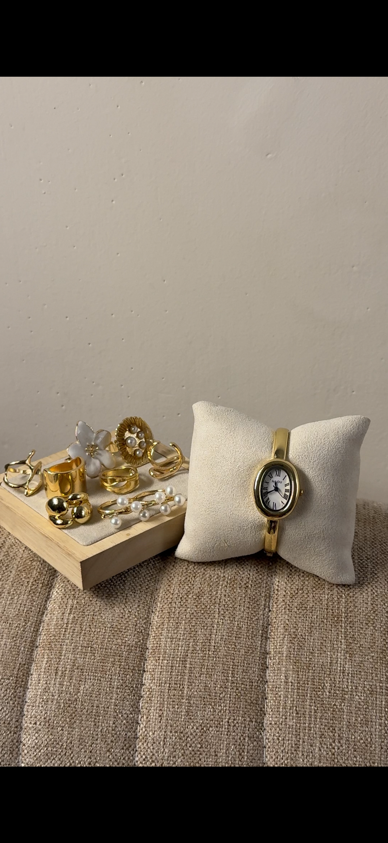 Naidu cuff Watch + ৮টি pearl muse ring set free পান