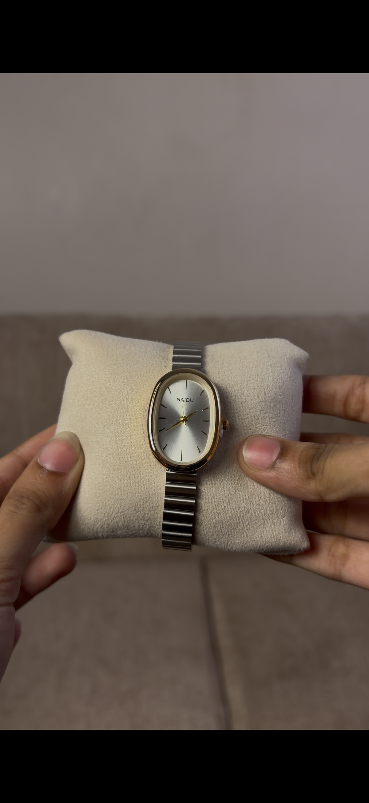 Naidu oval gold border silver strap