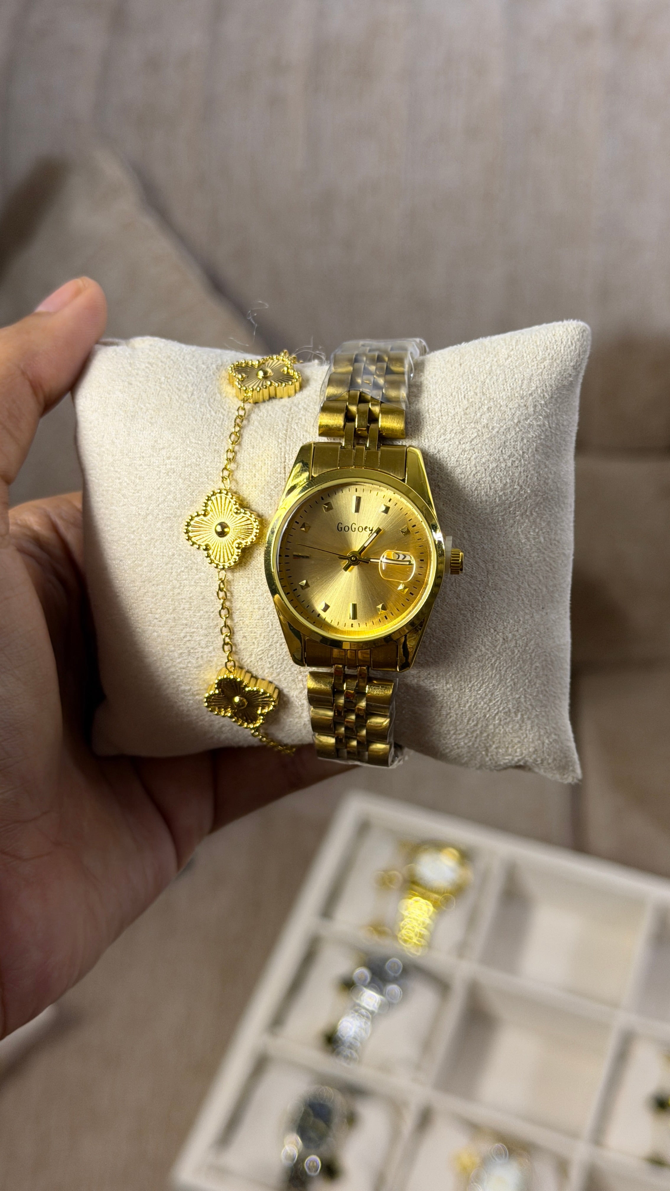 Gogey Queno Gold + Clover Bracelet (Free)+ Mystery Ring(Free)
