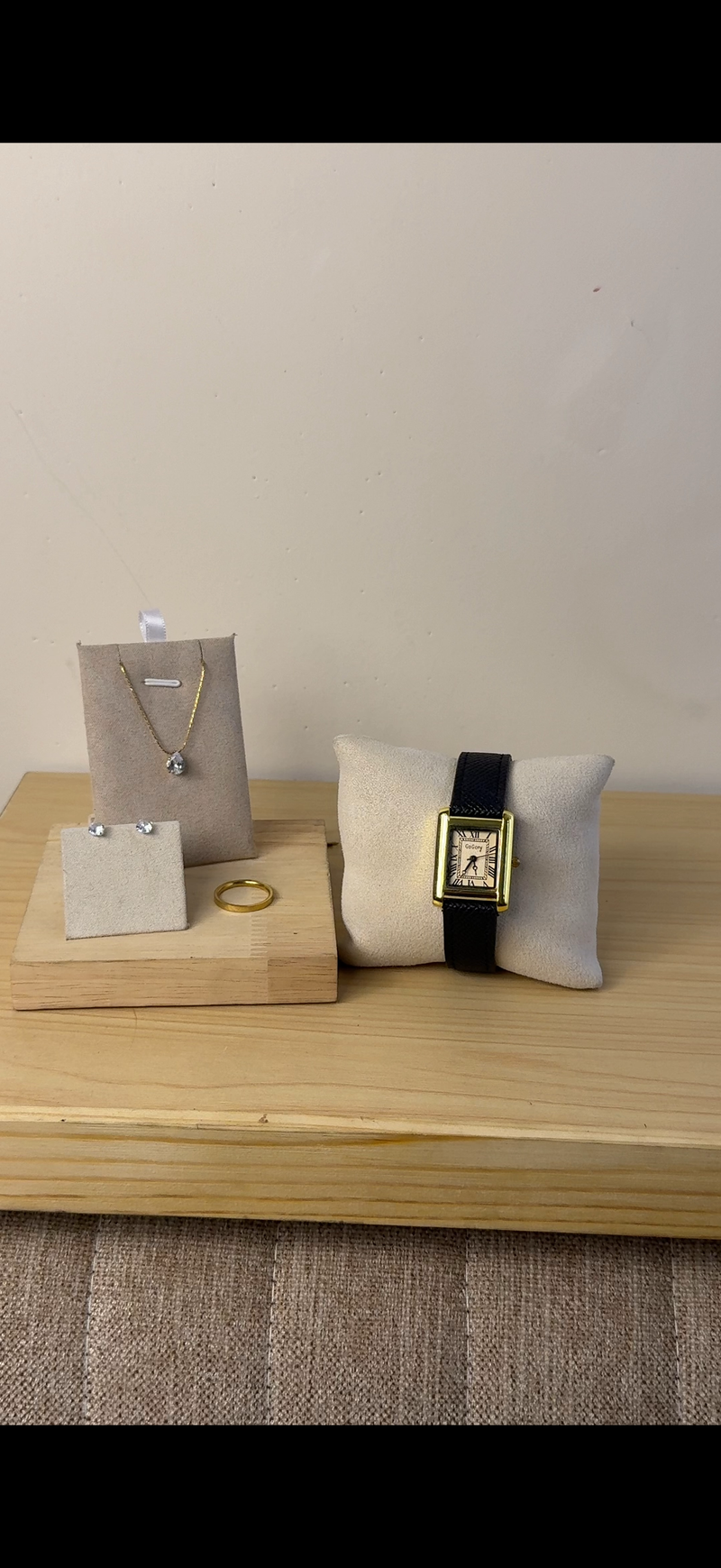 Gogoey cube belt Watch  +  Necklace  + Earing + Mystery Ring (Free)