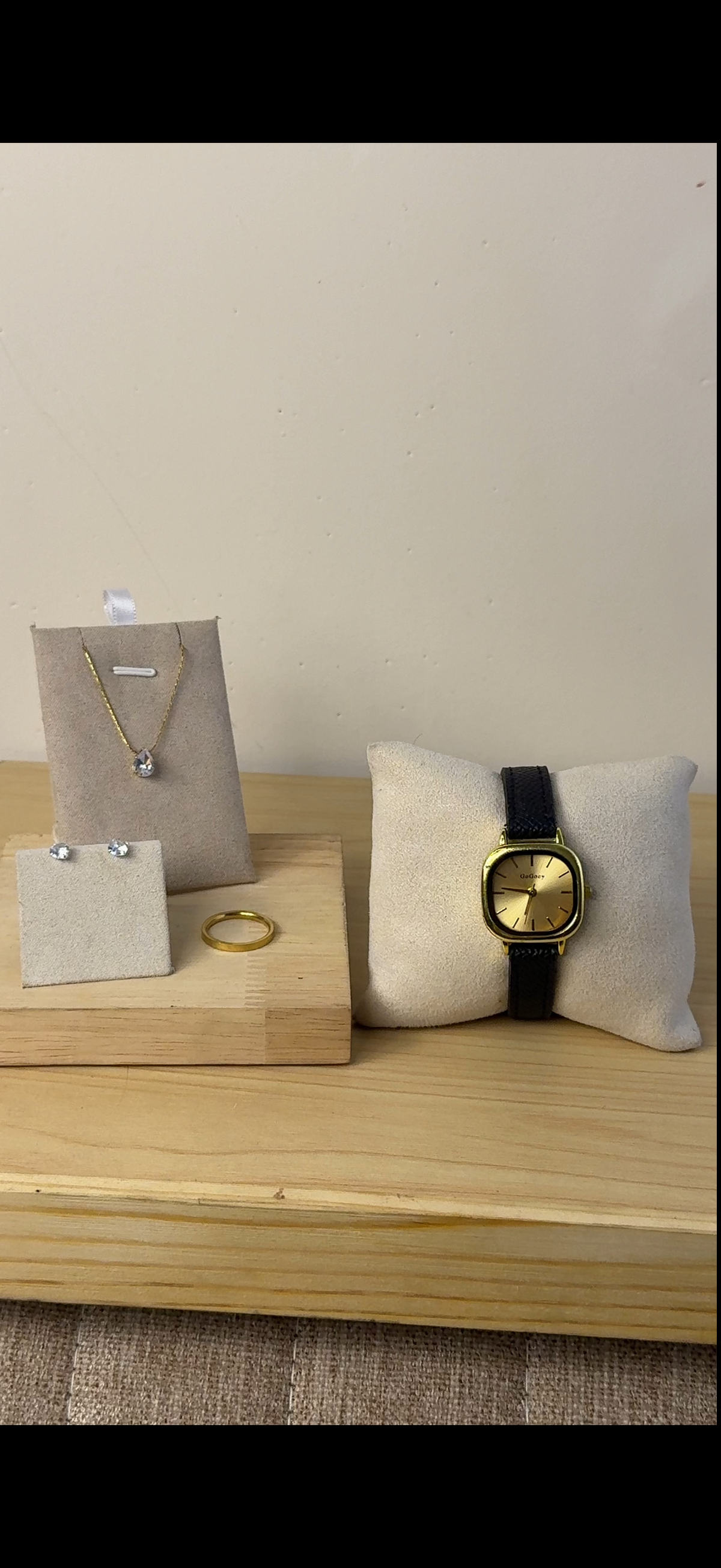 Gogoey square belt Watch + Necklace (Free) + Earing (Free) + Mystery Ring (Free)