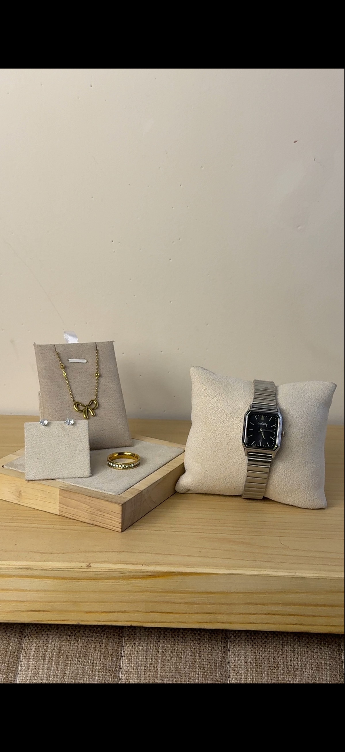 Gogoey Black Dial + Necklace (Free) + Earring + 1 mystery  ring free