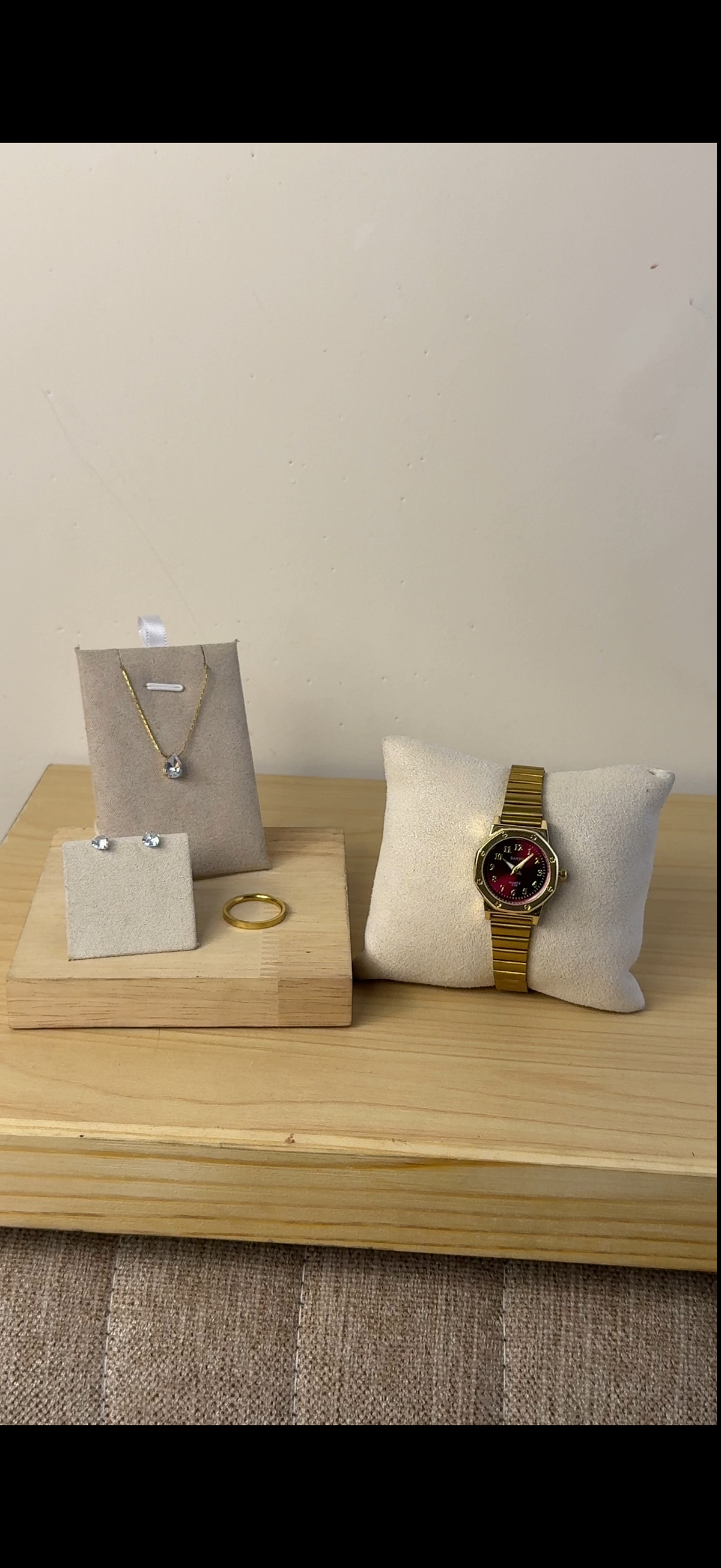 Watch + Necklace (Free) + Earing (Free) + Mystery Ring (Free)