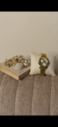 KASRLUO Gold+ Watch + ৫টি hibiscus & Pearl Ring set free পান