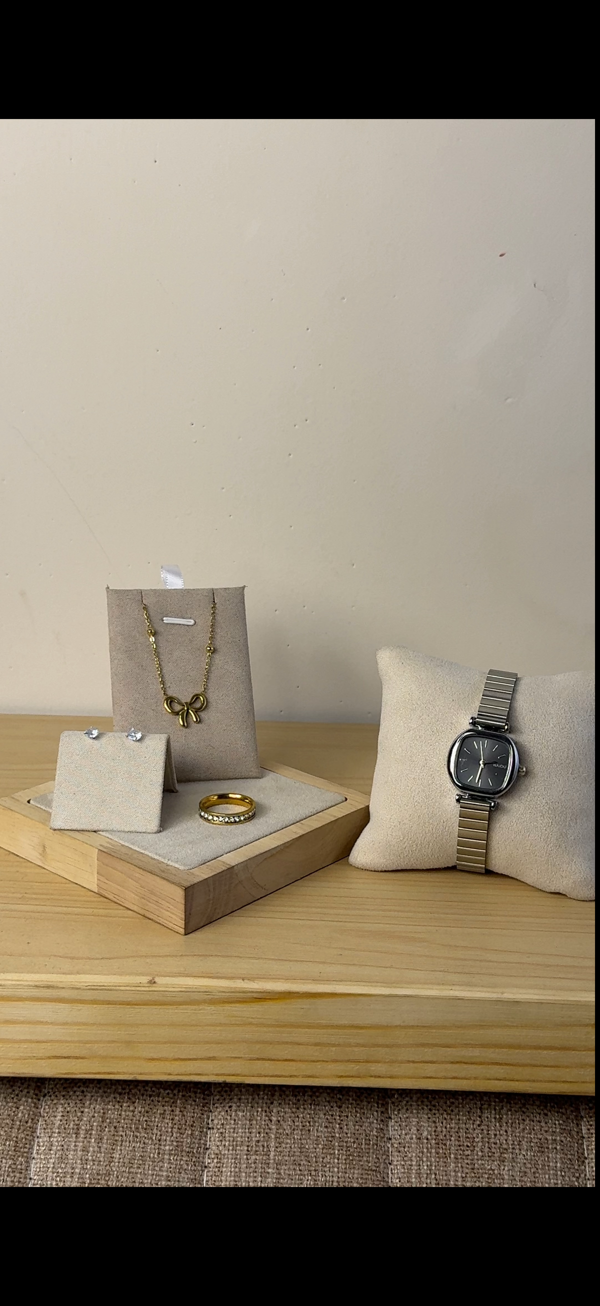 Watch + Necklace (Free) + Earing (Free) + Mystery Ring (Free)