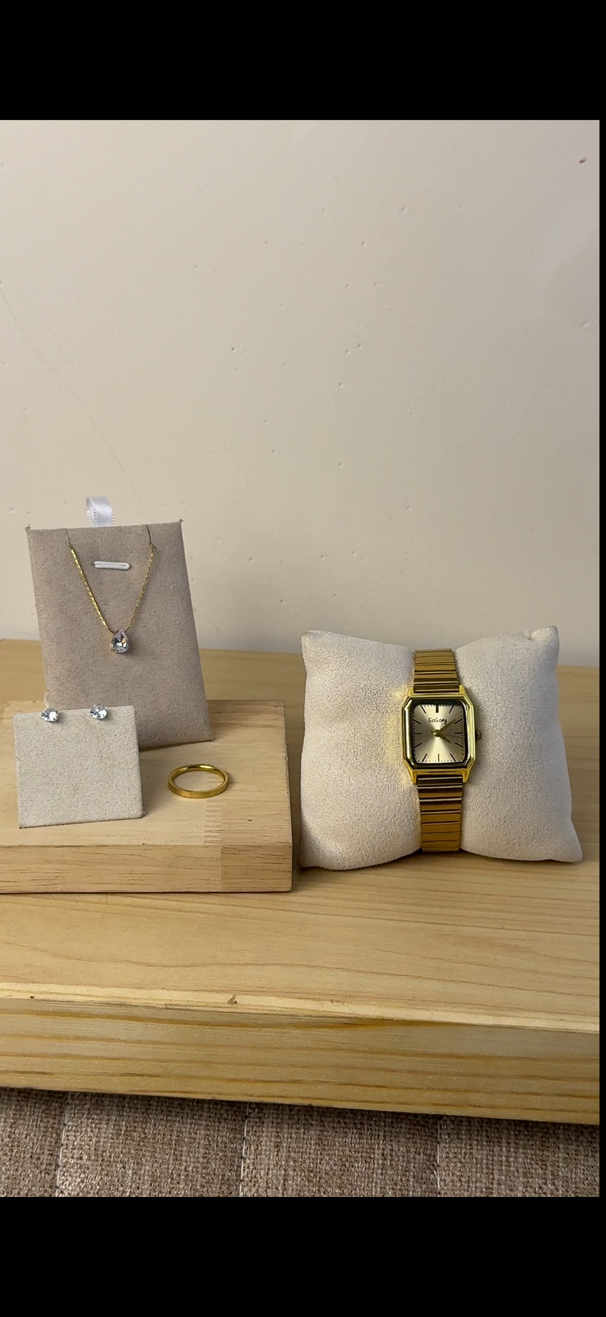 Gogoey gold + Necklace (Free) + Earing (Free) + Mystery Ring (Free)