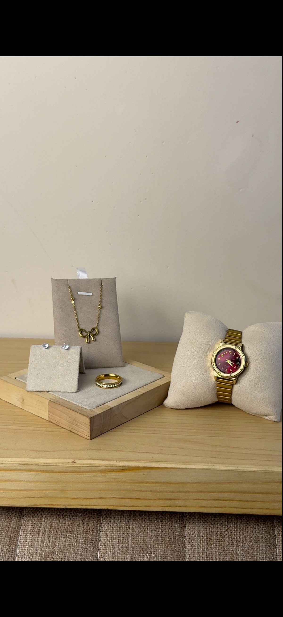 Watch + Necklace (Free) + Earing (Free) + Mystery Ring (Free)