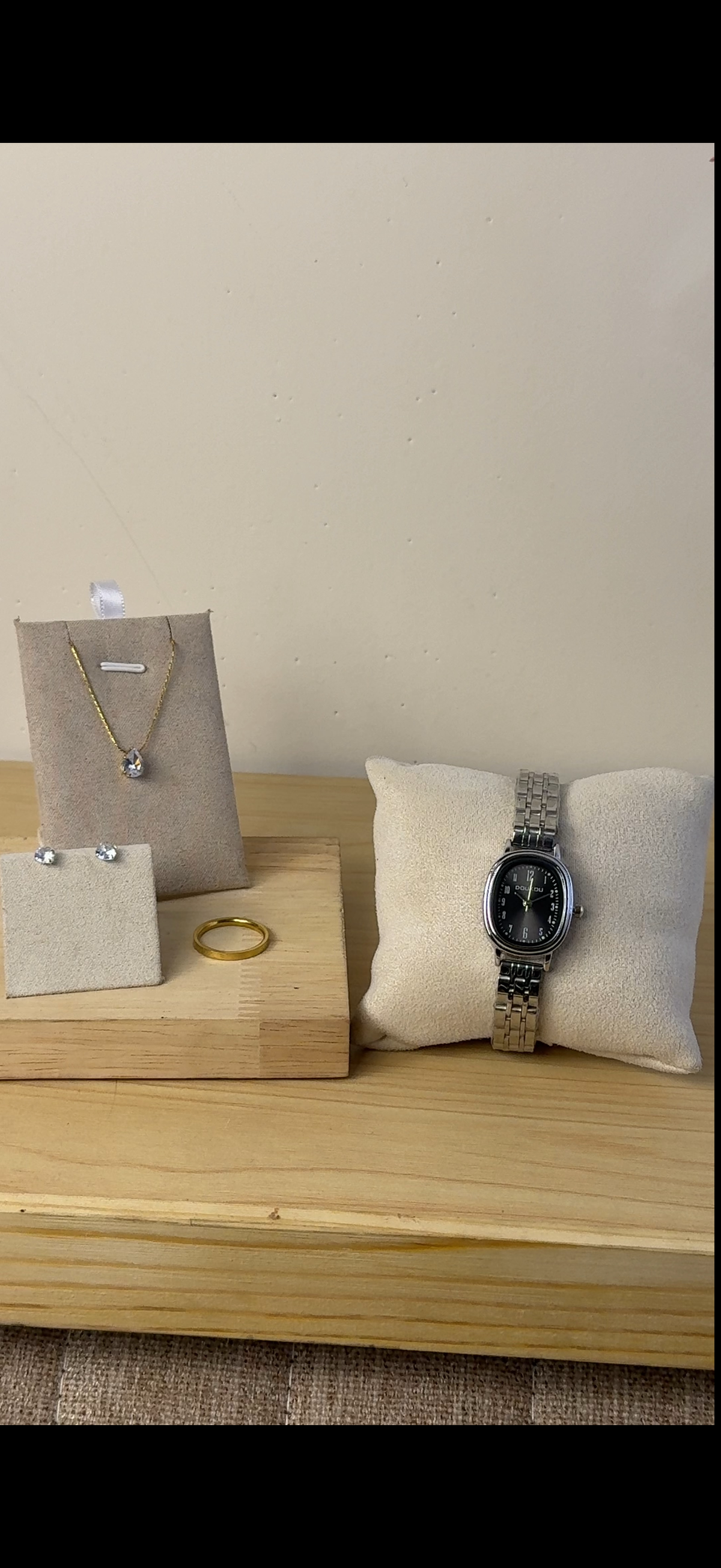 Doukou black Watch + Necklace (Free) + Earing (Free) + Mystery Ring (Free)