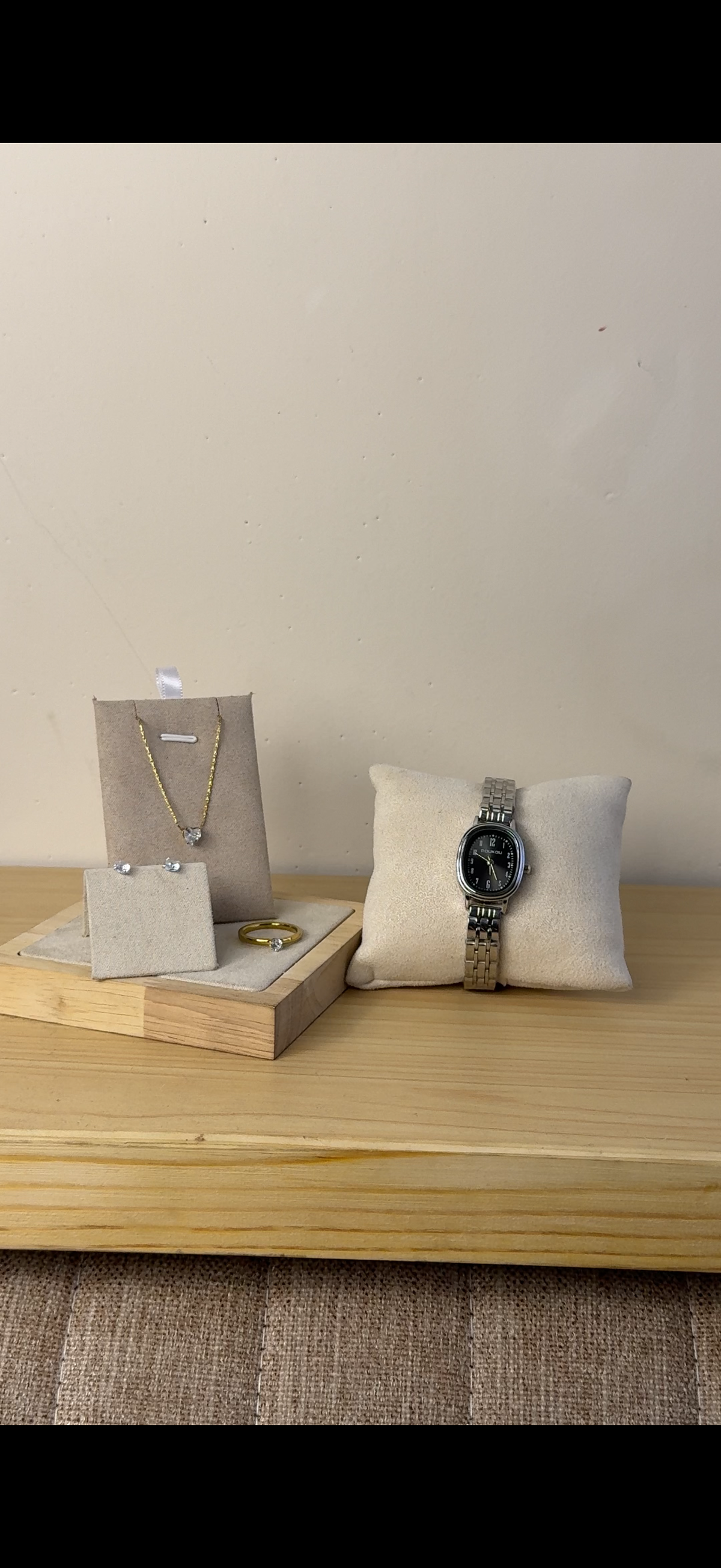 Doukou black Watch + Necklace (Free) + Earing (Free) + Mystery Ring (Free)