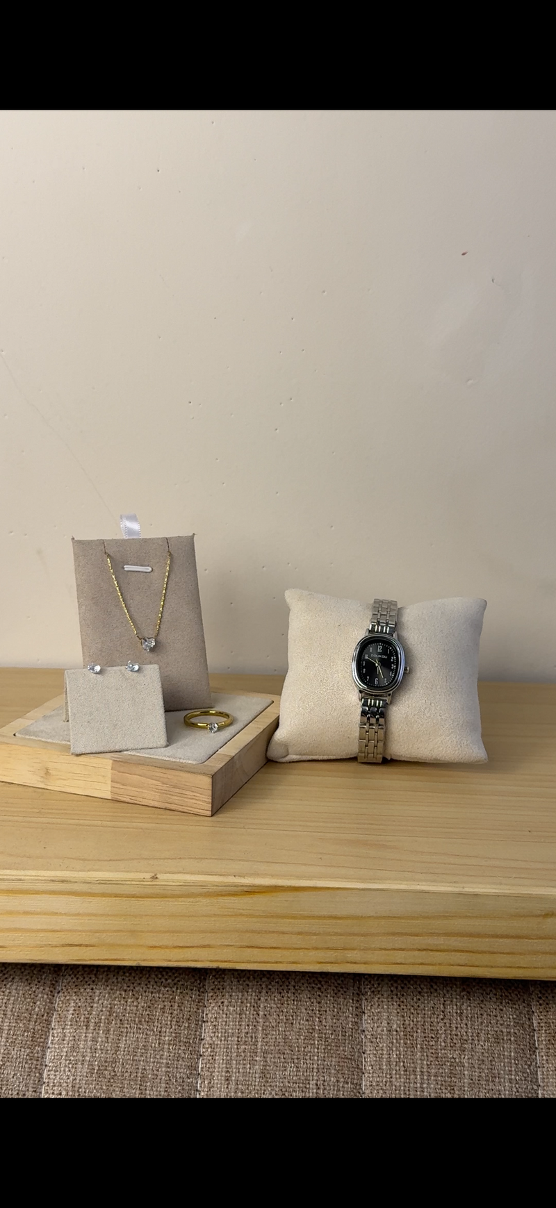 Doukou black Watch + Necklace (Free) + Earing (Free) + Mystery Ring (Free)