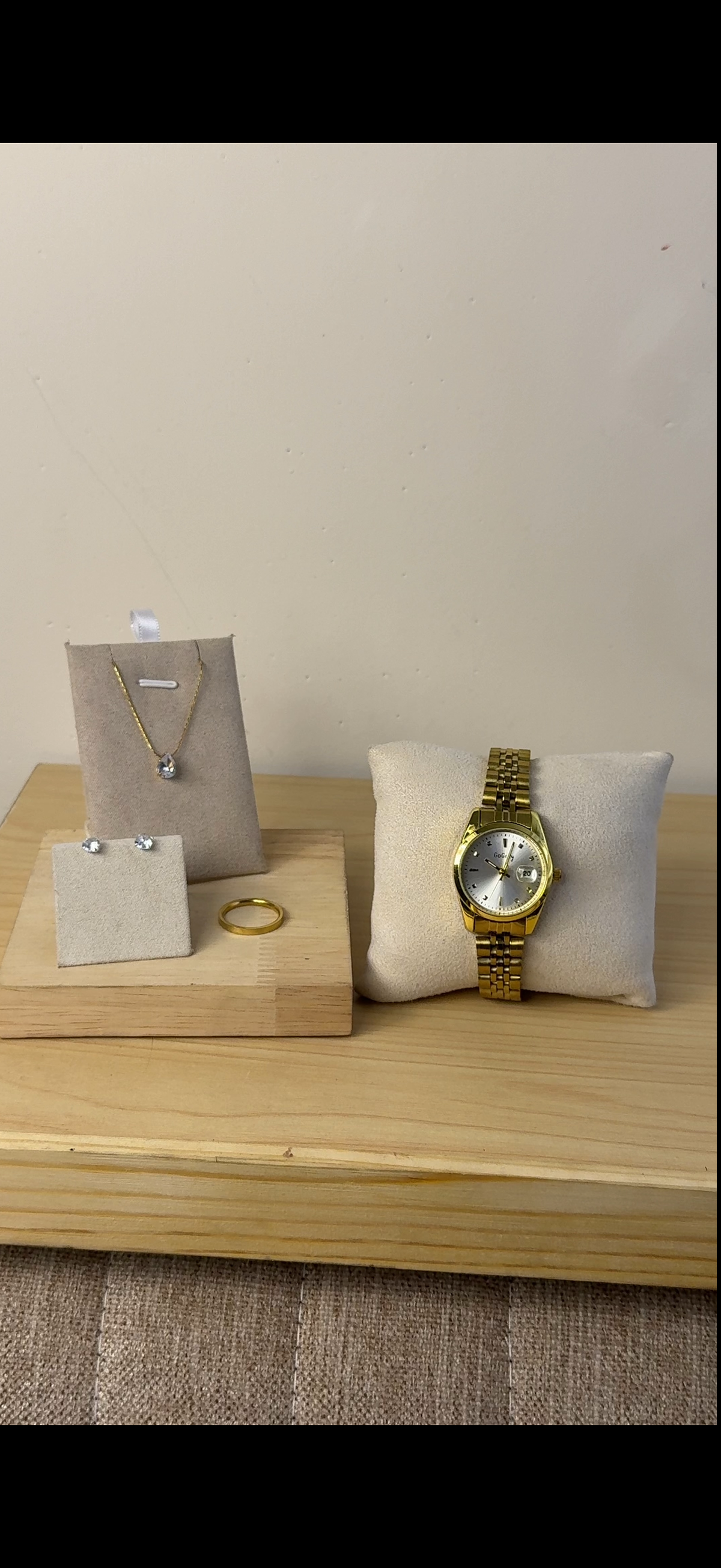 Gogey Queno Gold + Necklace (Free) + Earing (Free) + Mystery Ring (Free)