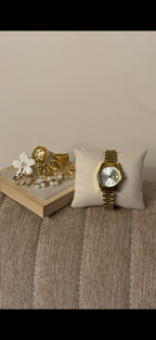 Gogey Queno Gold + ৫টি Petal & Pearl Ring set free পান