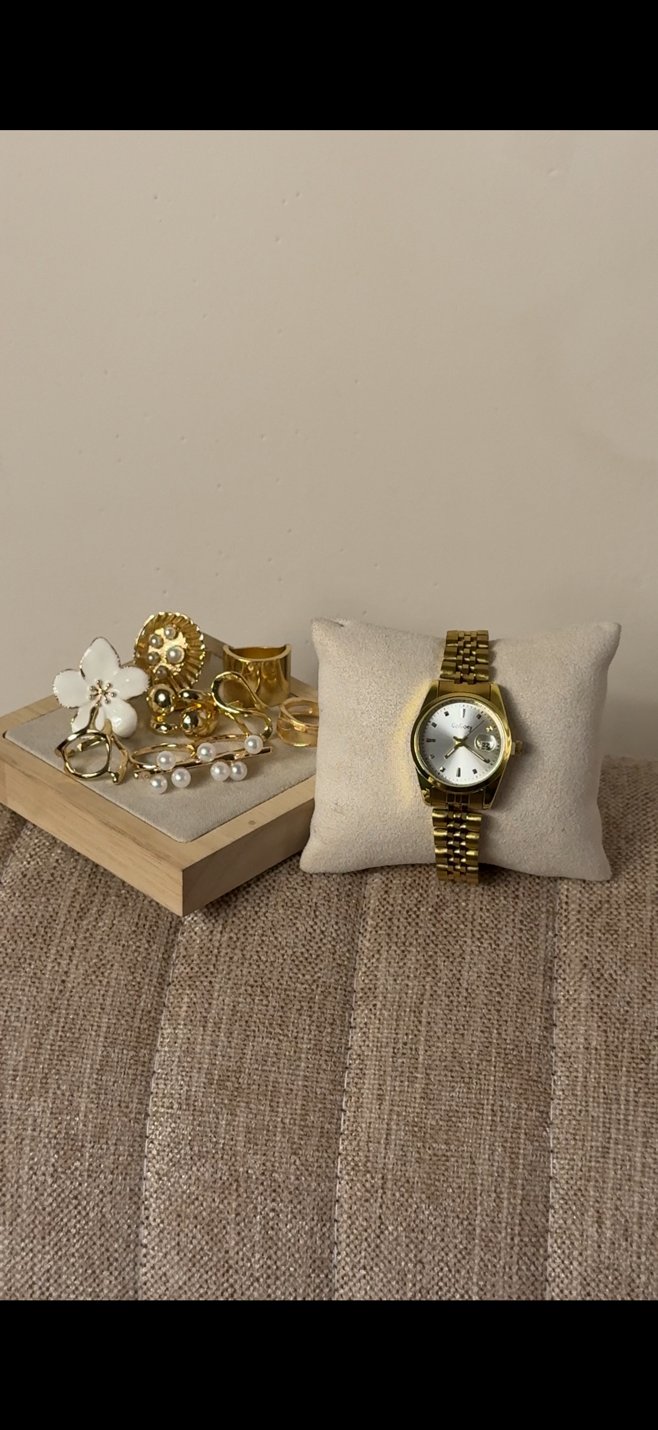 Gogey Queno Gold + ৫টি Petal & Pearl Ring set free পান