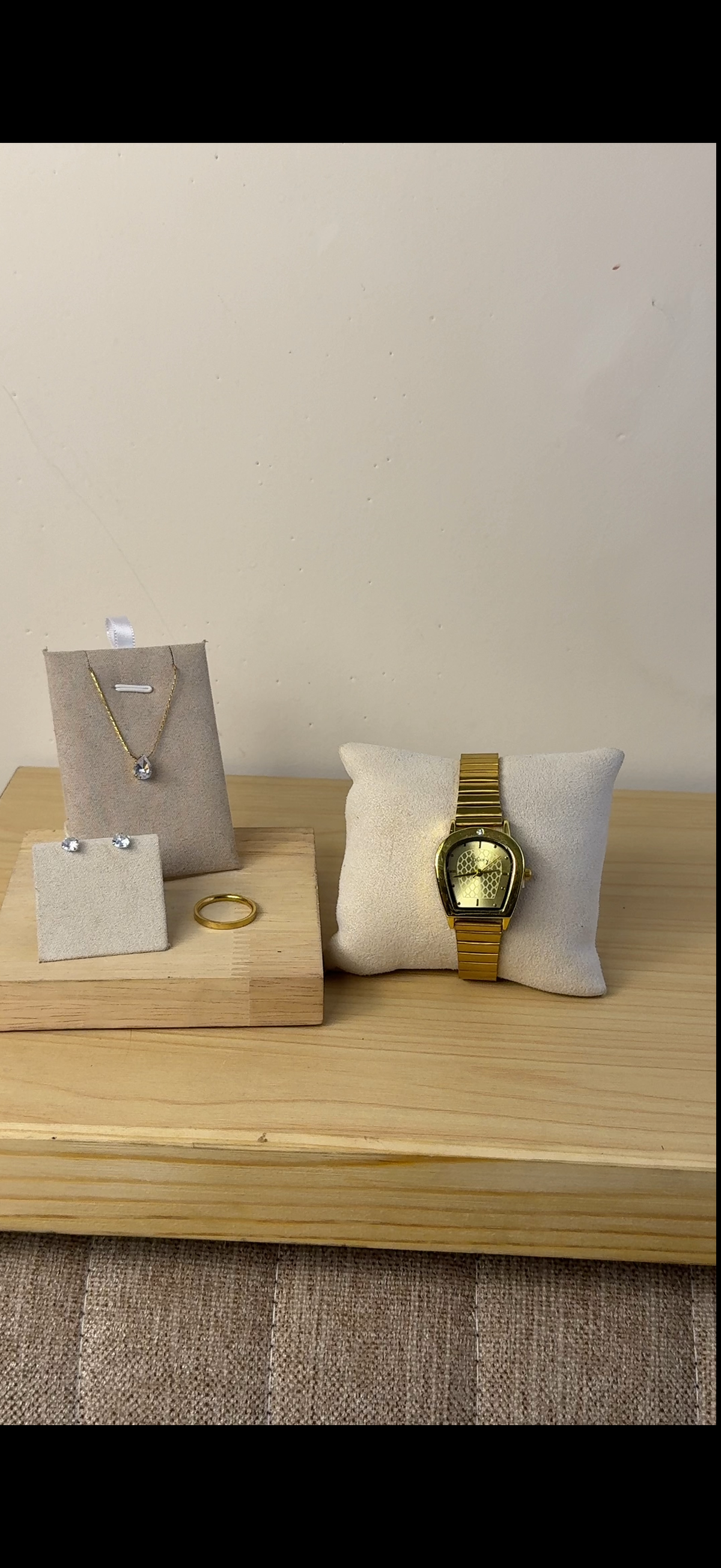 Watch + Necklace (Free) + Earing (Free) + Mystery Ring (Free)