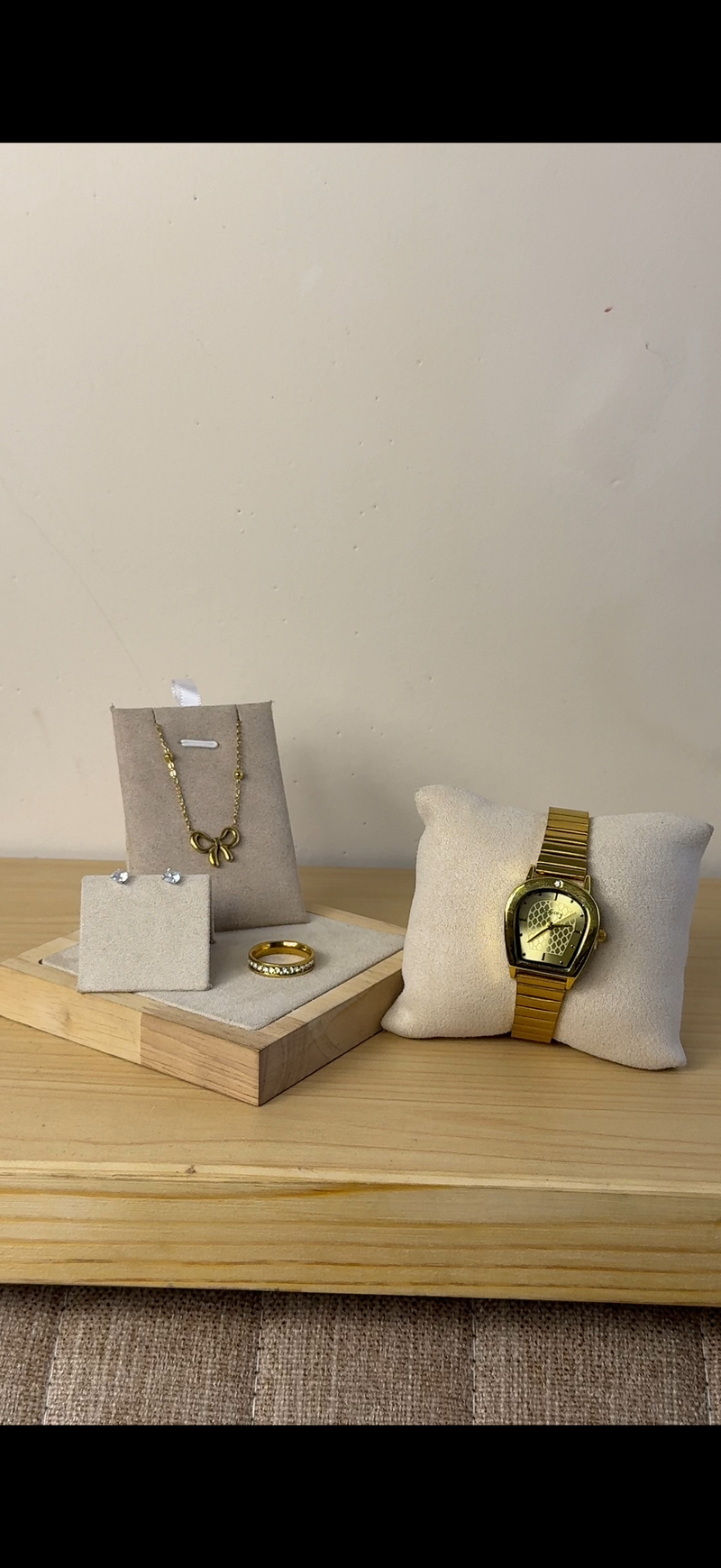 Watch + Necklace (Free) + Earing (Free) + Mystery Ring (Free)