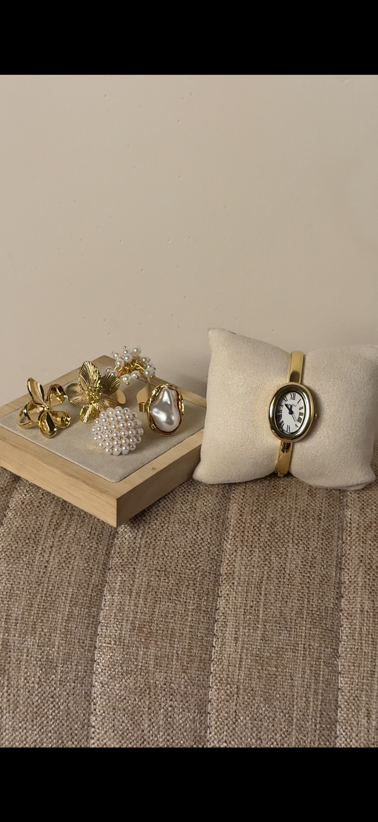 Naidu cuff Watch + ৫টি hibiscus & Pearl Ring set free পান