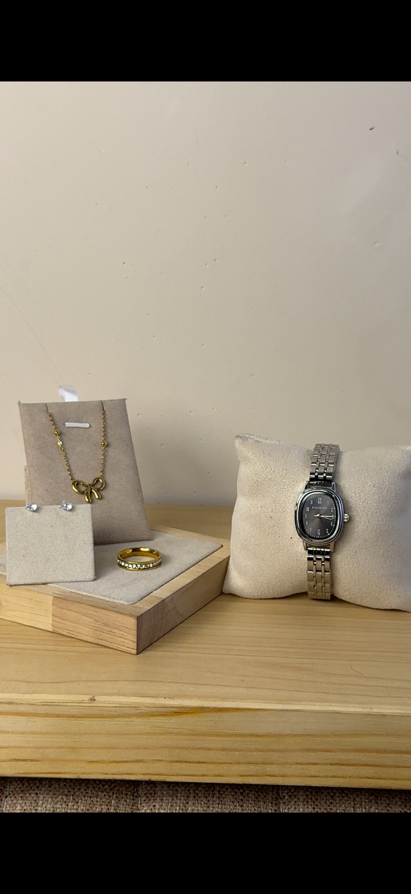 Doukou black Watch + Necklace (Free) + Earing (Free) + Mystery Ring (Free)