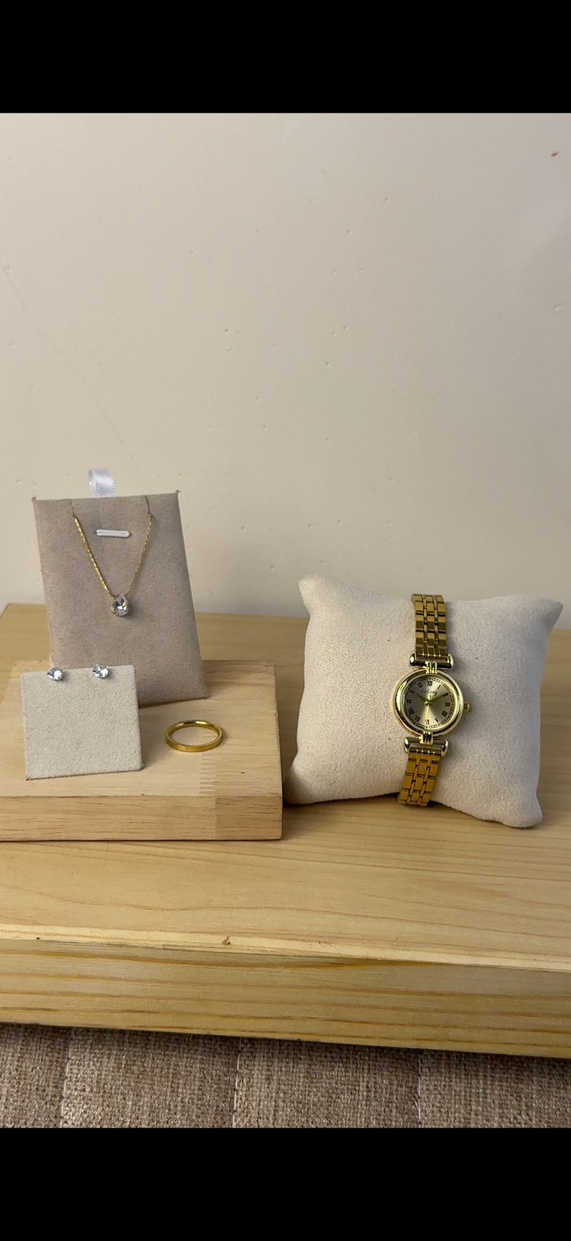 Watch + Necklace (Free) + Earing (Free) + Mystery Ring (Free)