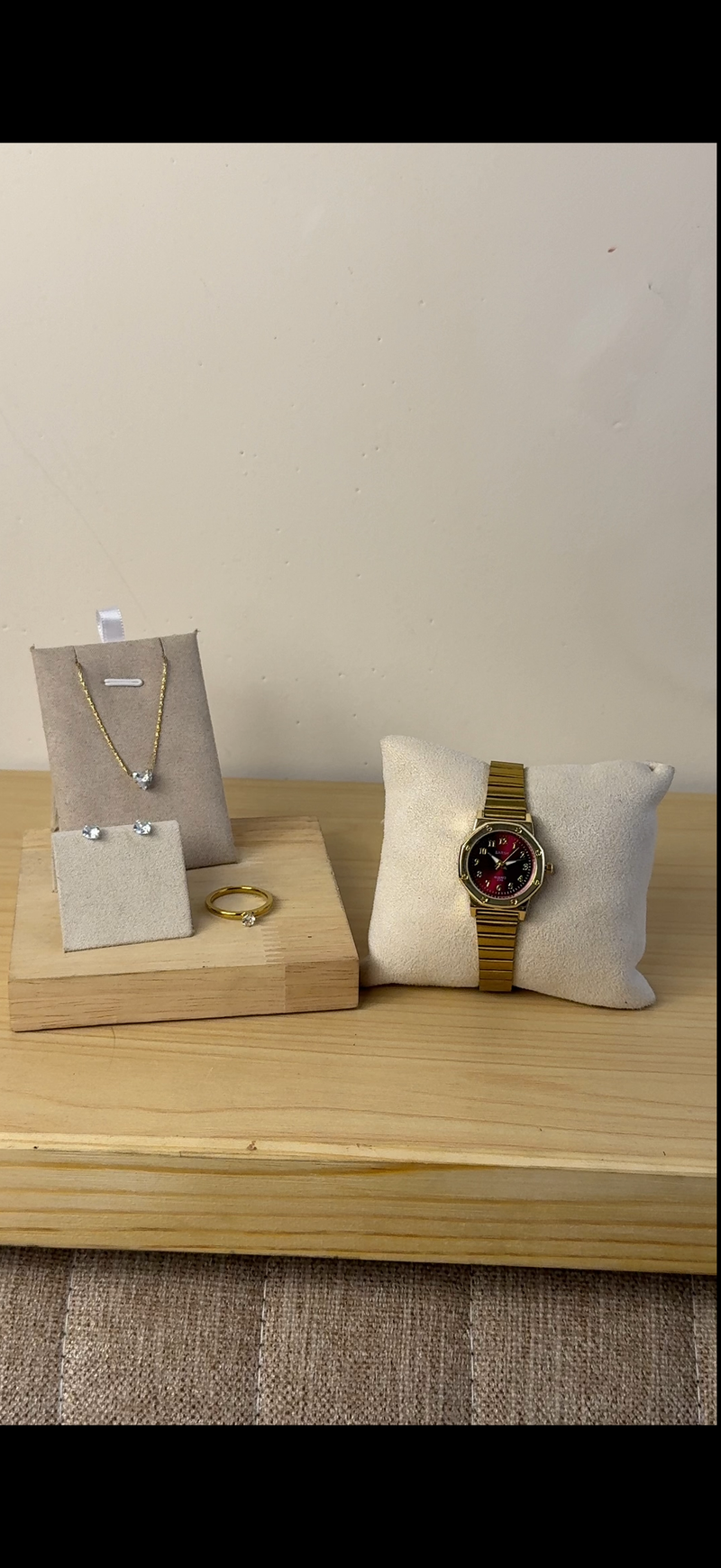 Watch + Necklace (Free) + Earing (Free) + Mystery Ring (Free)