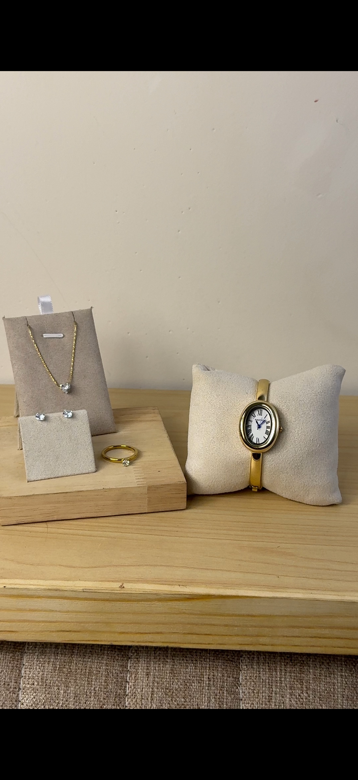 Naidu cuff Watch +Necklace (Free) + Earing (Free) + Mystery Ring (Free)